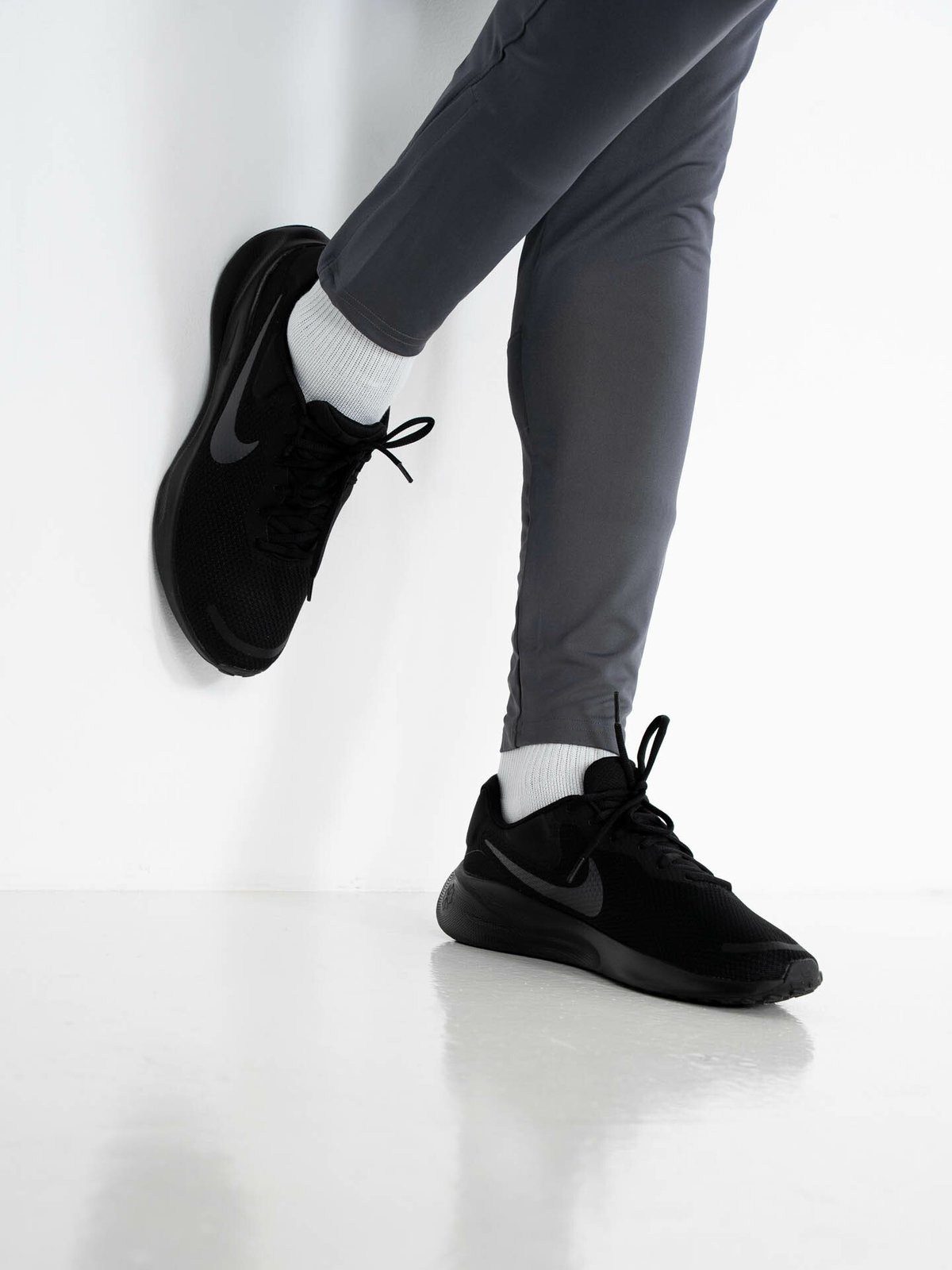 Nike Revolution 7 Black / Off Noir
