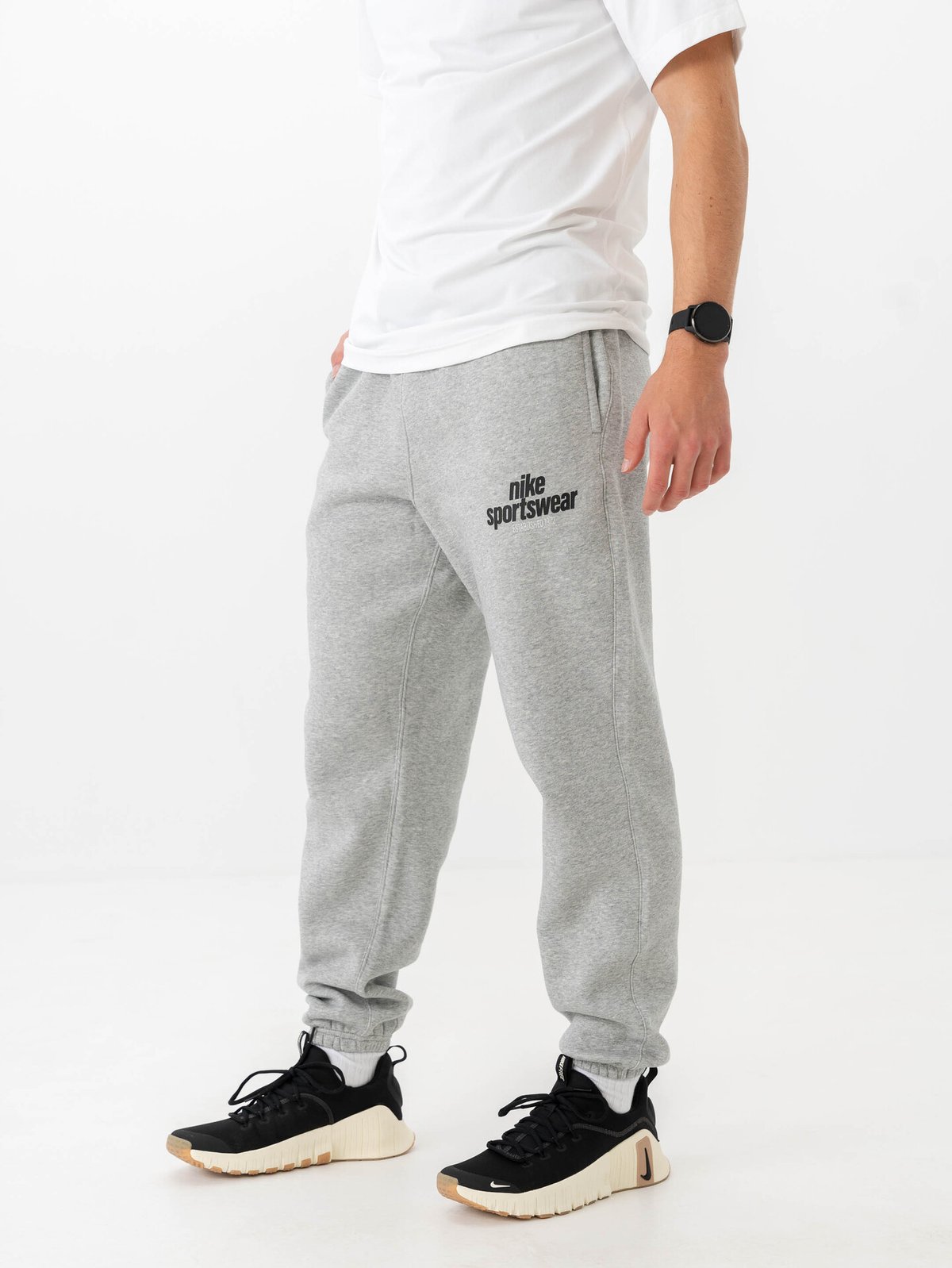 Nike Sportswear Club Cuff Fleece Pant GFX Grey Heather / Smoke Grey / Black