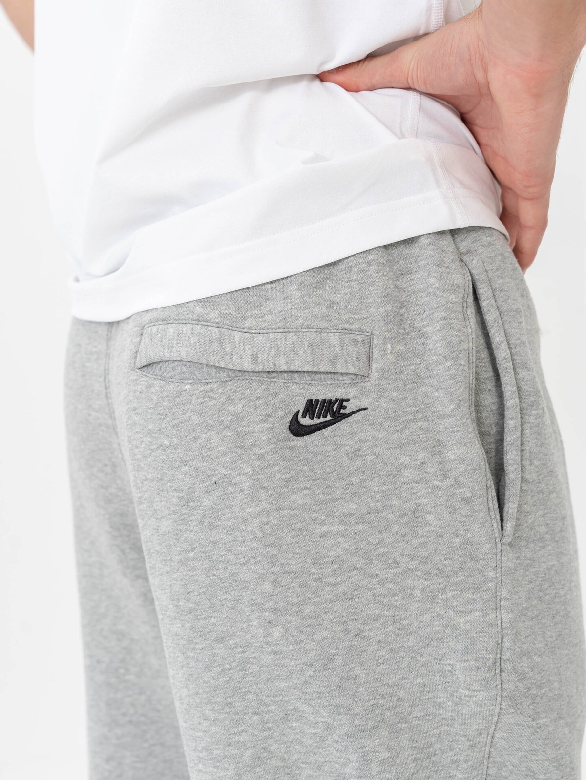 Nike Sportswear Club Cuff Fleece Pant GFX Grey Heather / Smoke Grey / Black