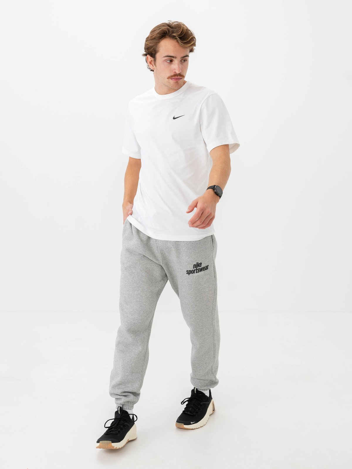 Nike Sportswear Club Cuff Fleece Pant GFX Grey Heather / Smoke Grey / Black