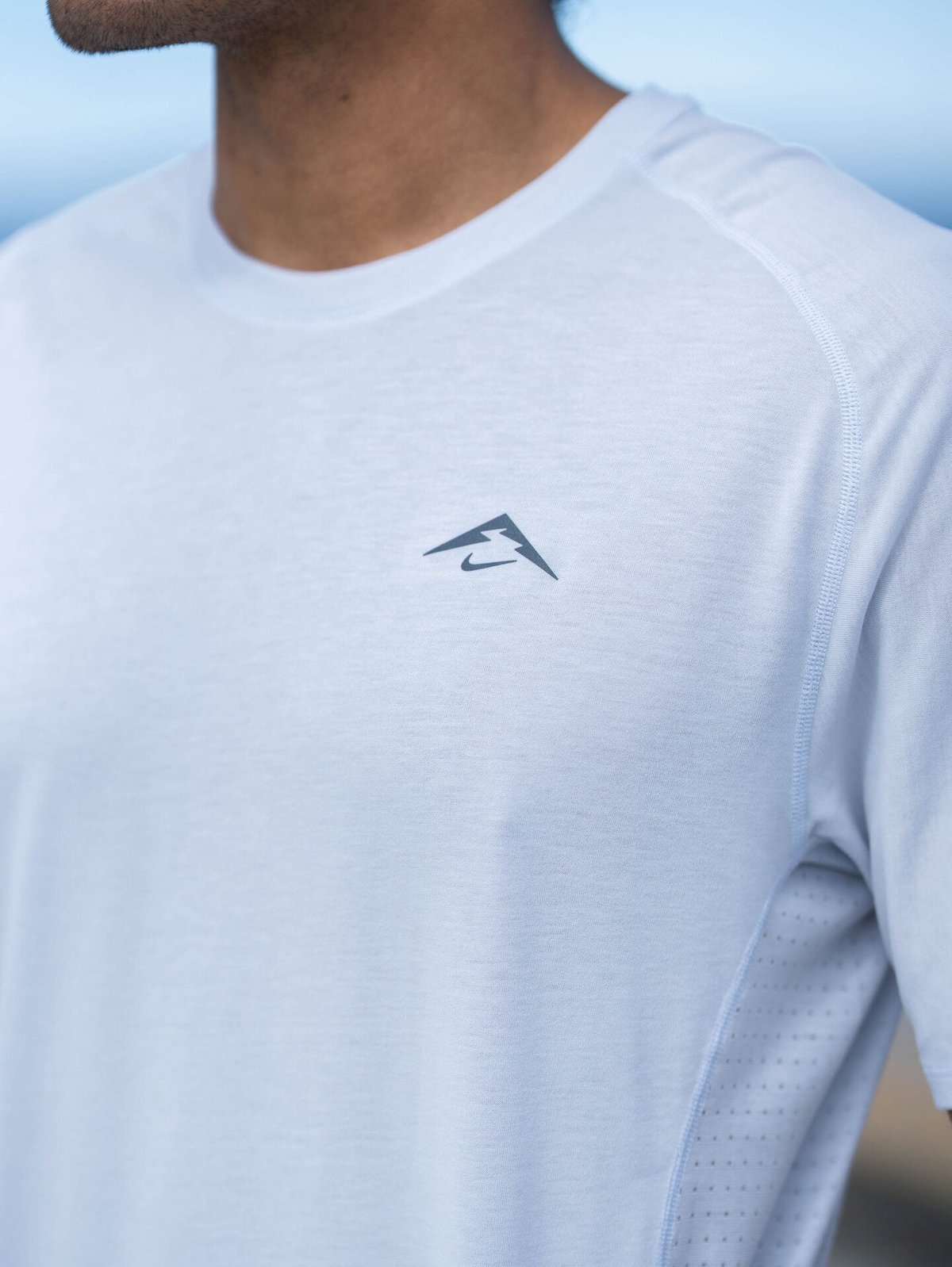 Nike Dri-Fit ADV Solar Chase Short Sleeve Running Top Football Grey / Black