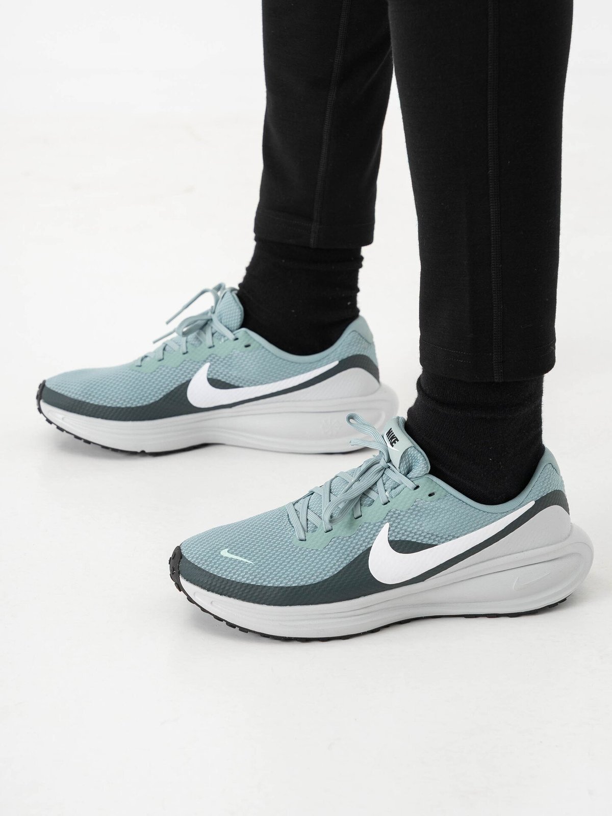 Nike Revolution 8 Grønn