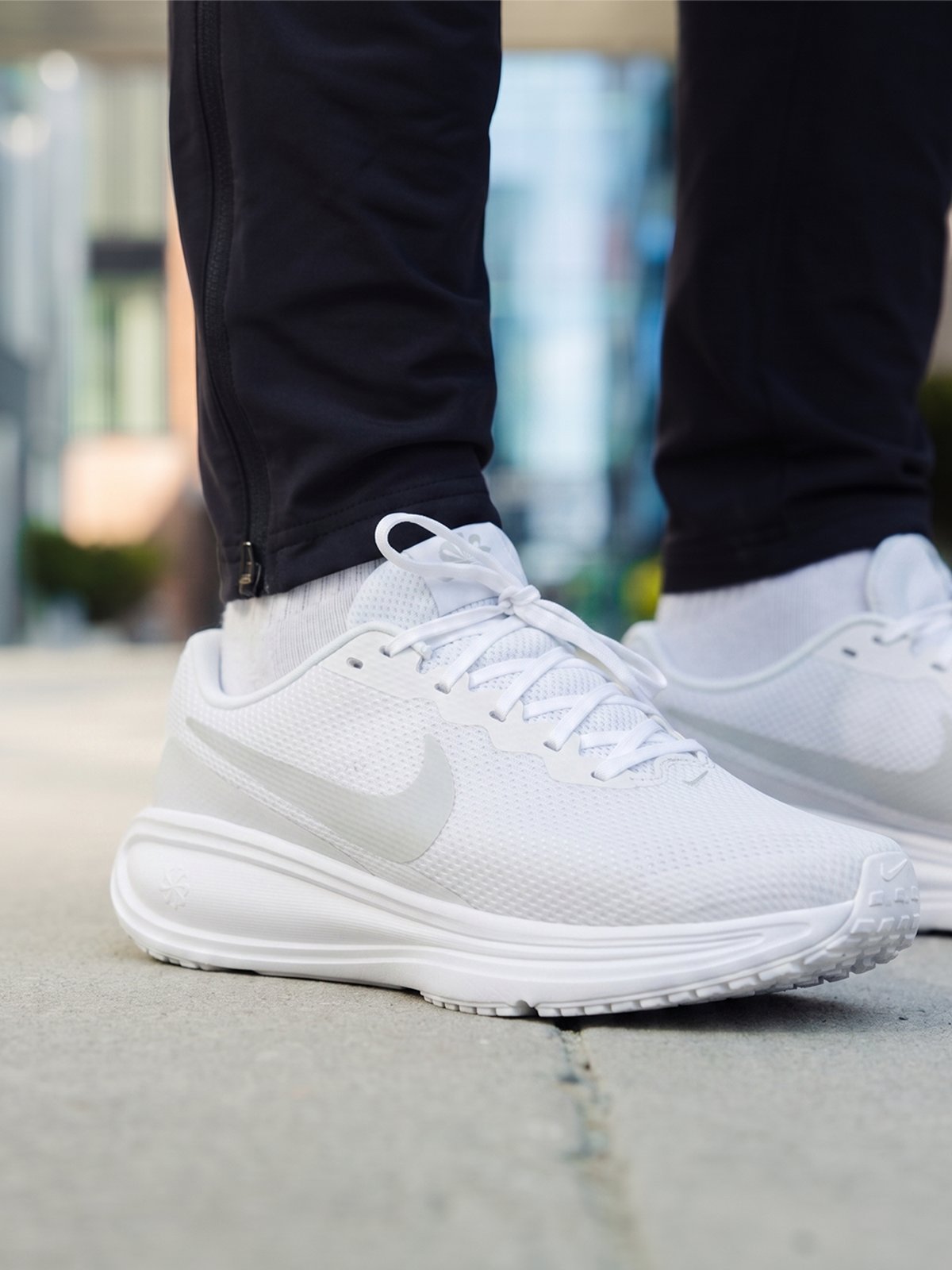 Nike Revolution 8 White / Pure Platinum