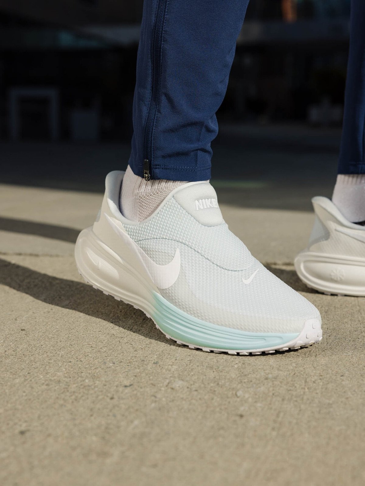 Nike Revolution 8 EasyOn Pure Platinum / Glacier Blue / Green Strike / White