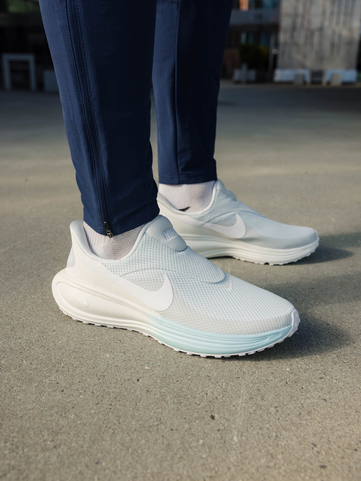 Nike Revolution 8 EasyOn Pure Platinum / Glacier Blue / Green Strike / White