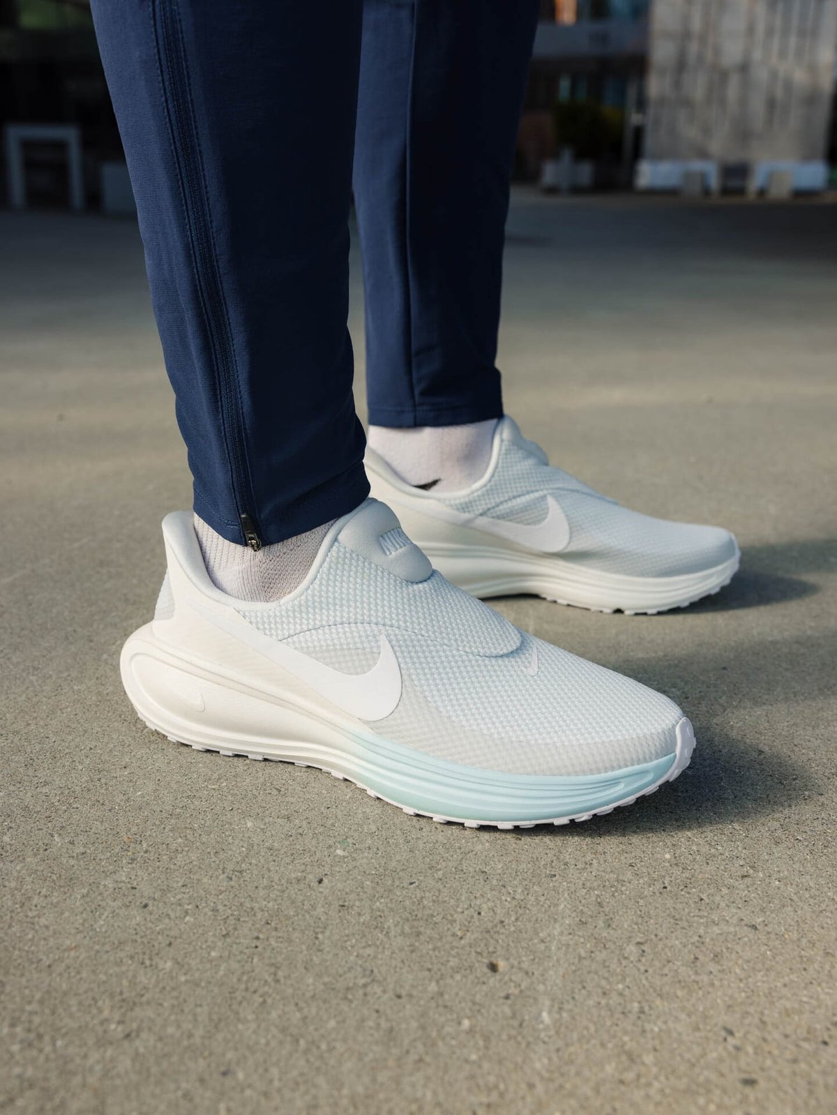Nike Revolution 8 EasyOn Pure Platinum / Glacier Blue / Green Strike / White