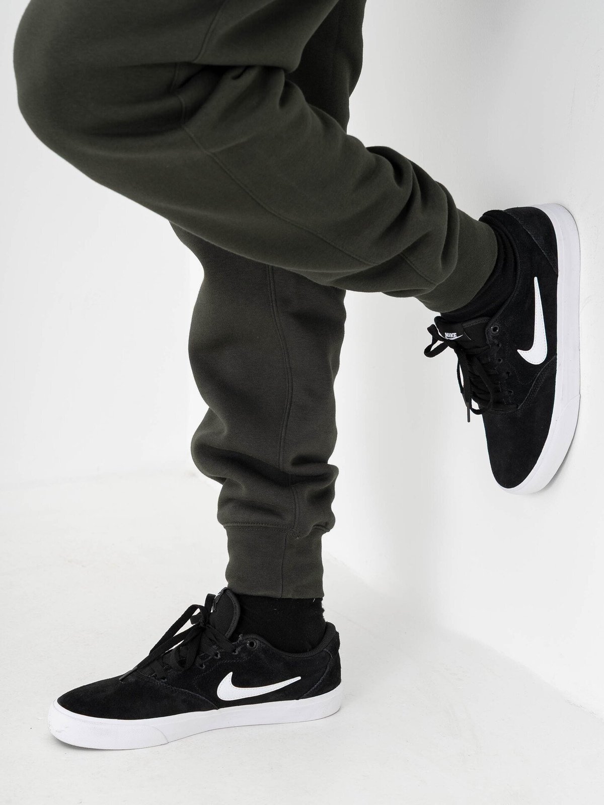 Nike Charge Suede Black / White