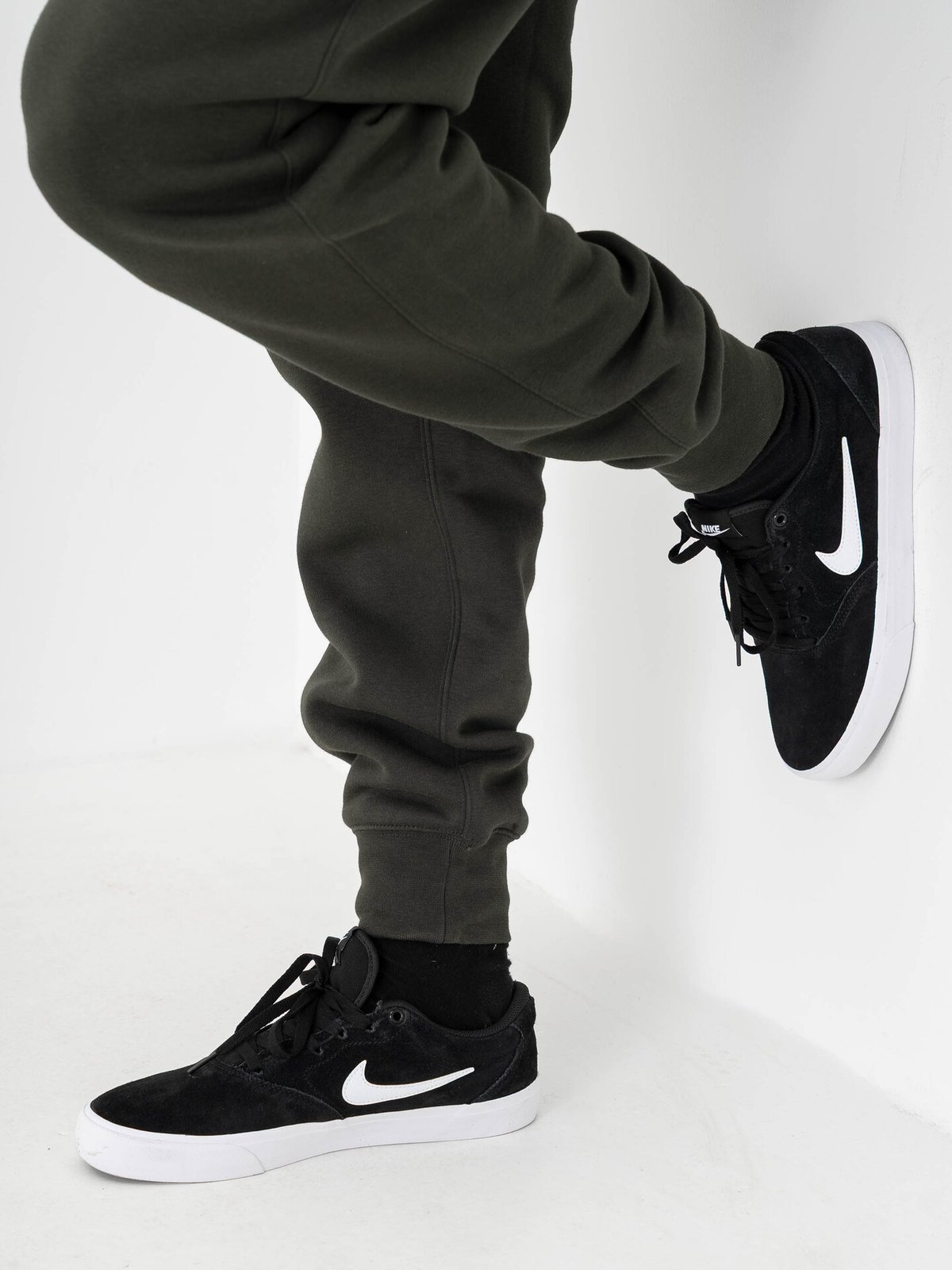 Nike Charge Suede Black / White