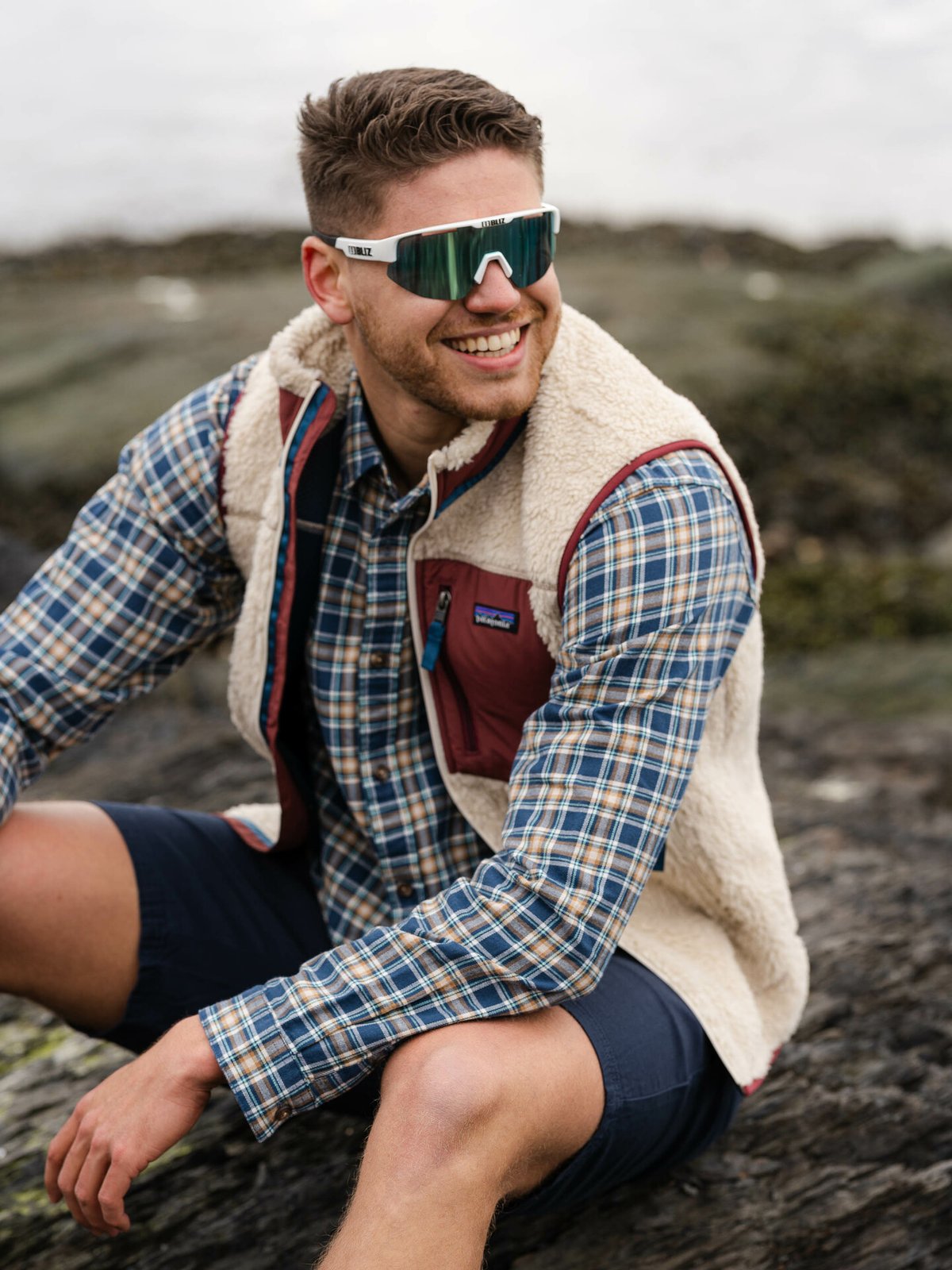 Patagonia Mens Classic Retro-X Vest Dark Natural w/Sequoia Red