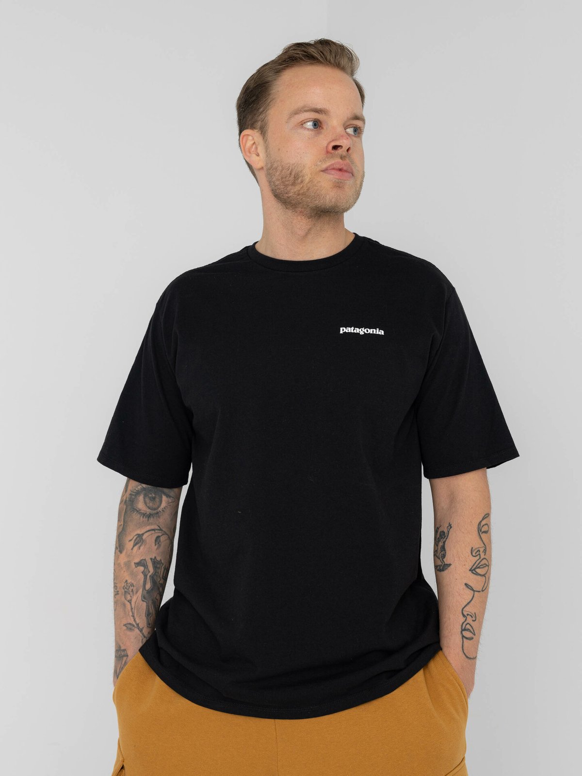 Patagonia M P-6 Logo Responsibili-Tee Black