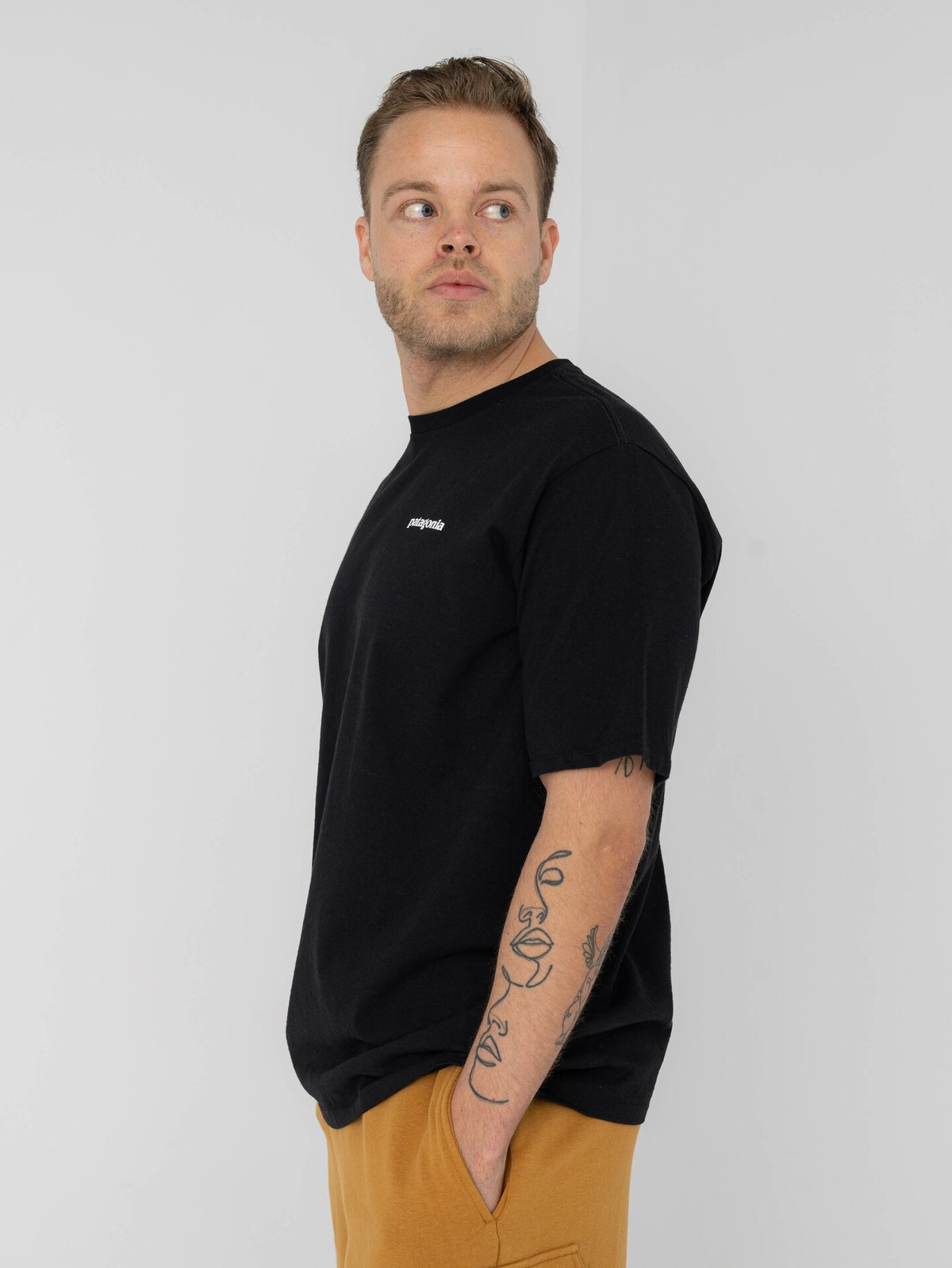 Patagonia M P-6 Logo Responsibili-Tee Black