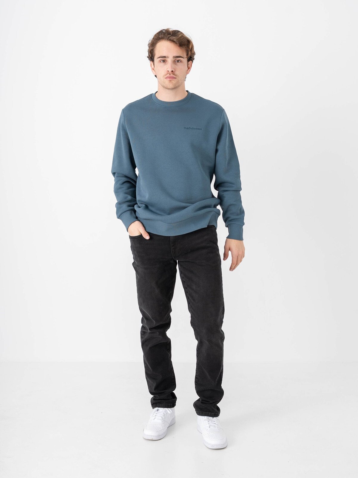 Peak Performance Original Small Logo Crew MOUNTAIN LAKE