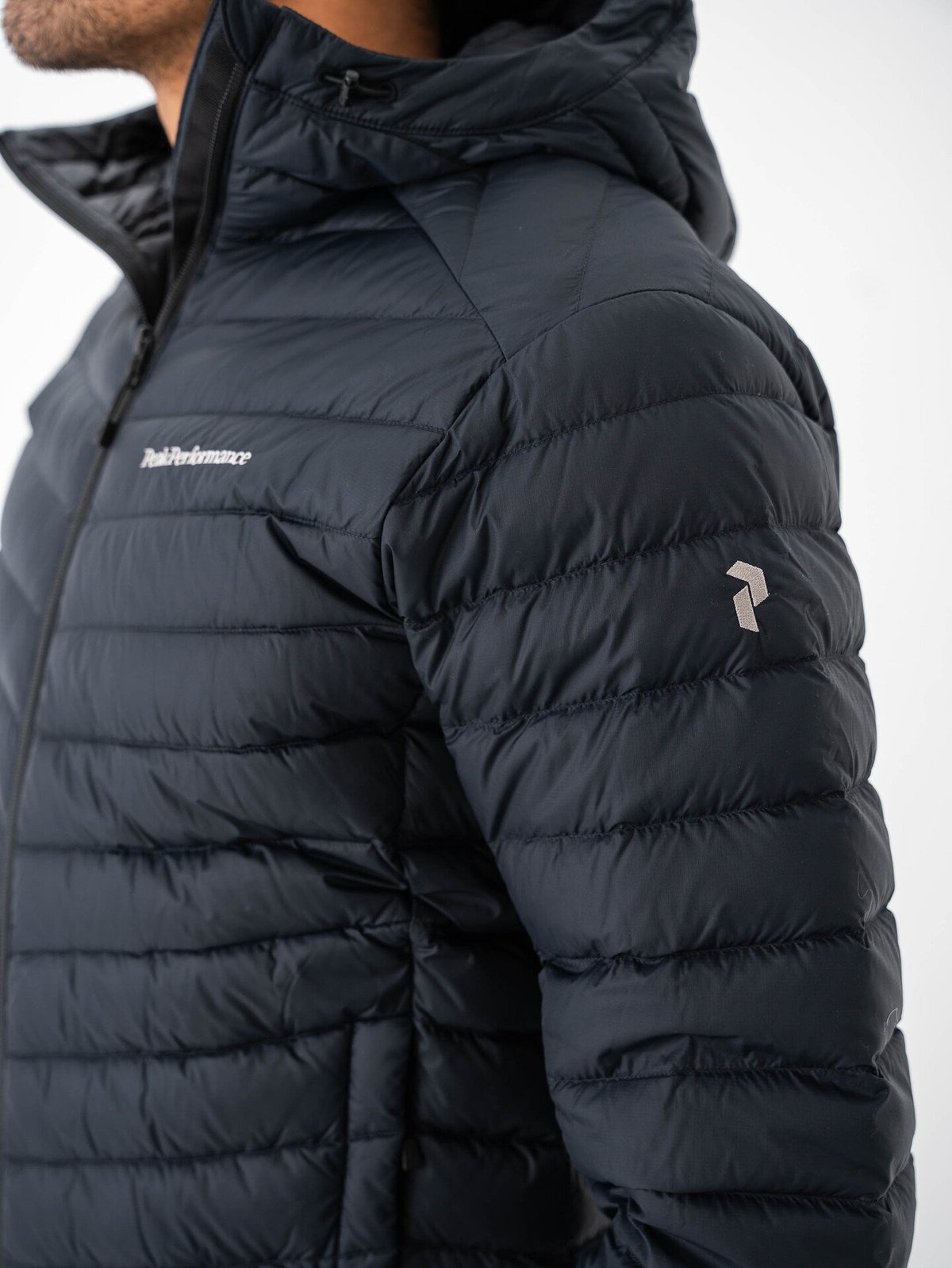 Peak Performance Frost Down Hood Jacket Black