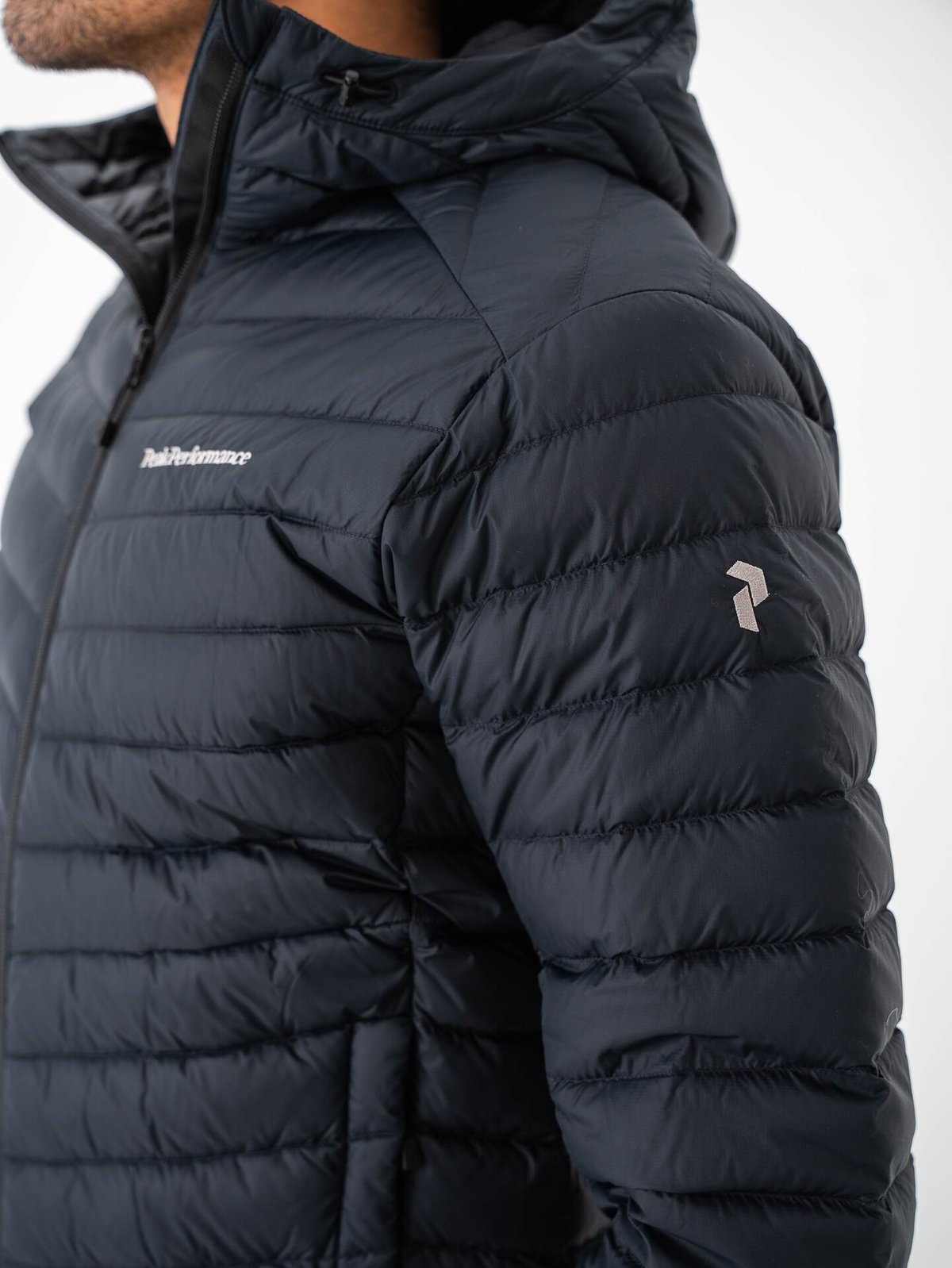 Peak Performance Frost Down Hood Jacket Black