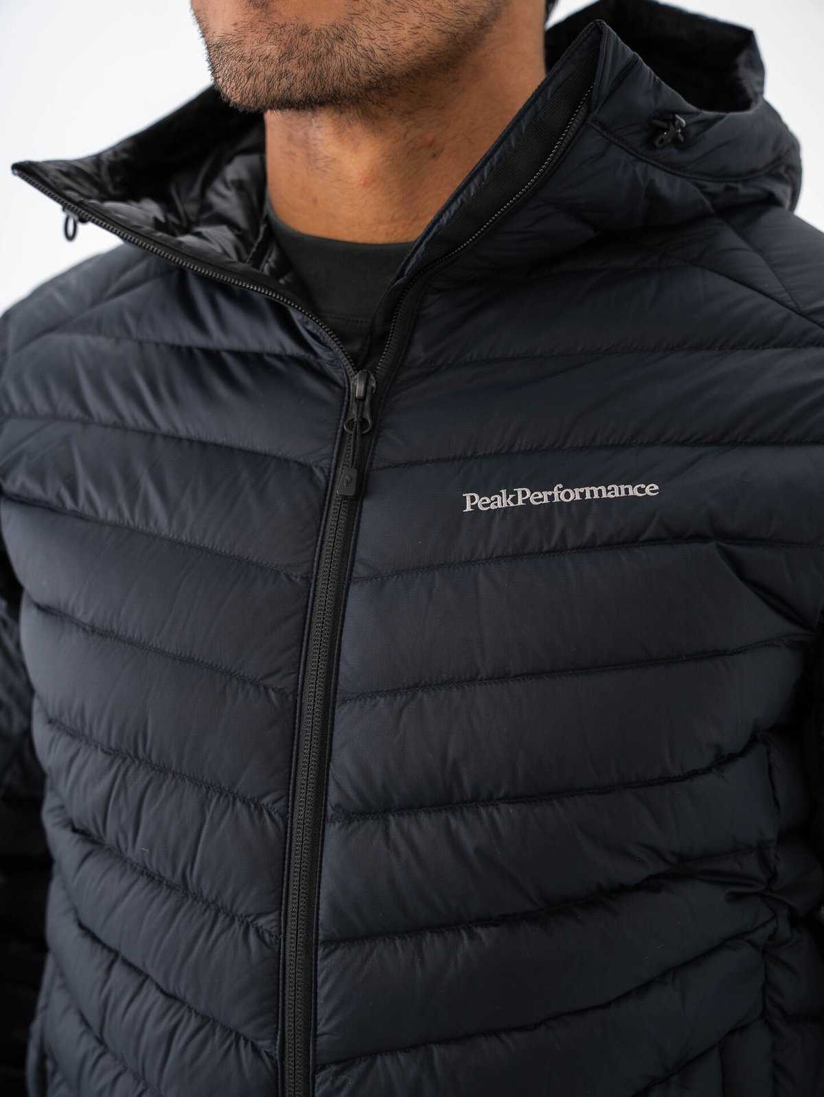 Peak Performance Frost Down Hood Jacket Black