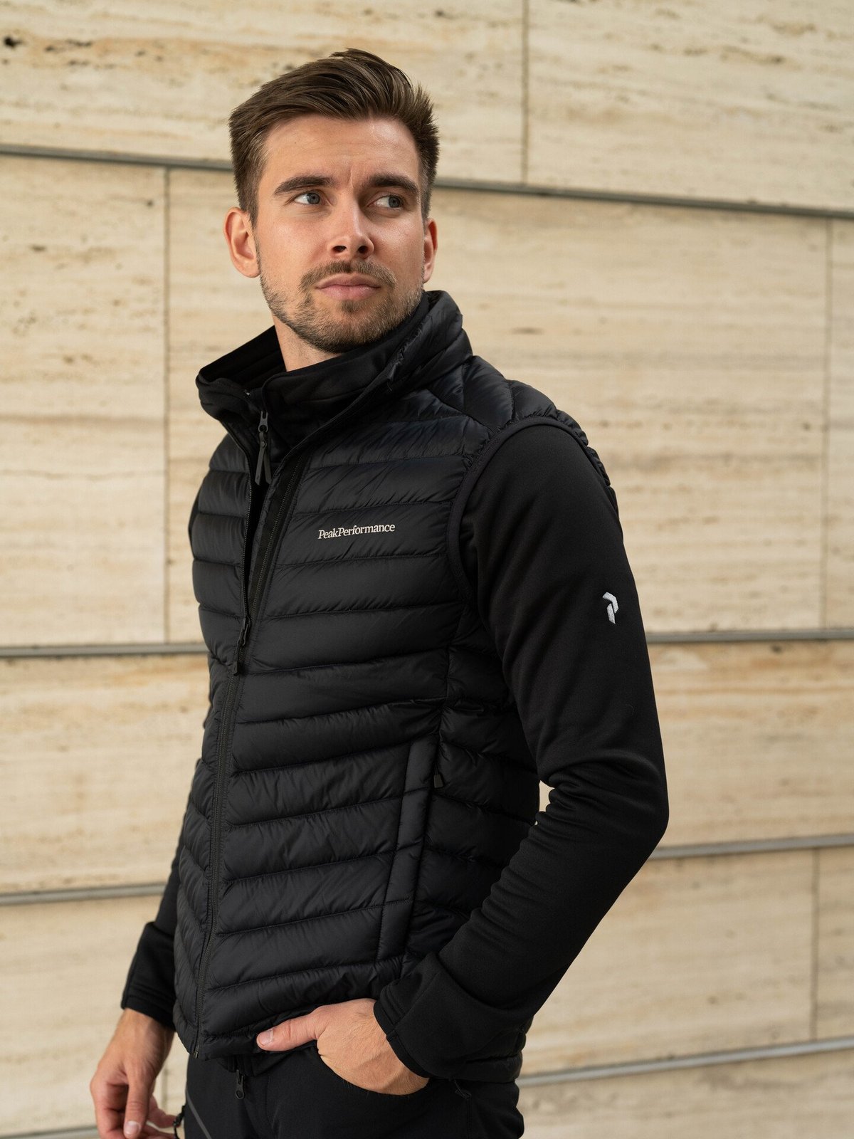 Peak Performance Frost Down Vest Black