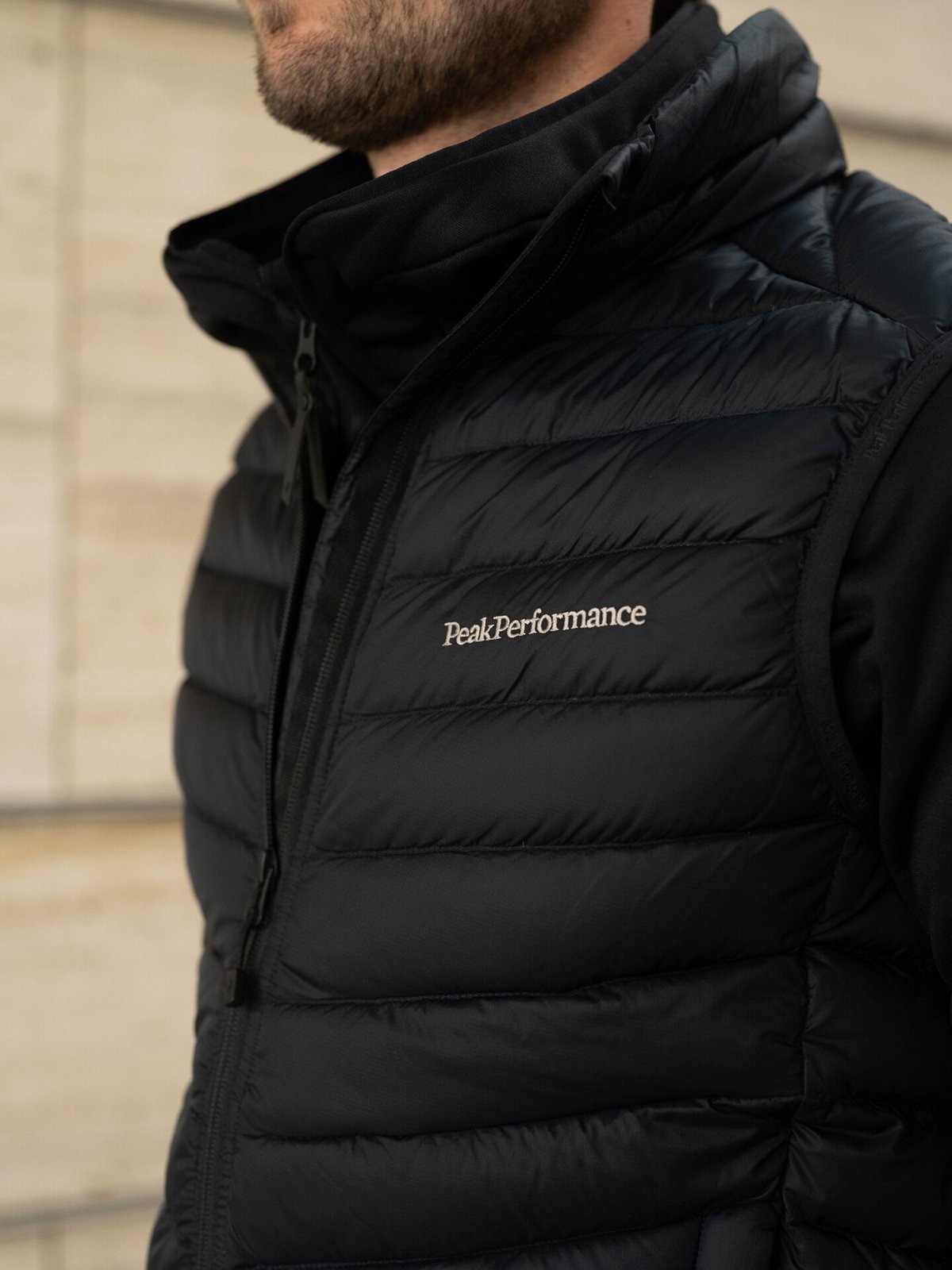 Peak Performance Frost Down Vest Black