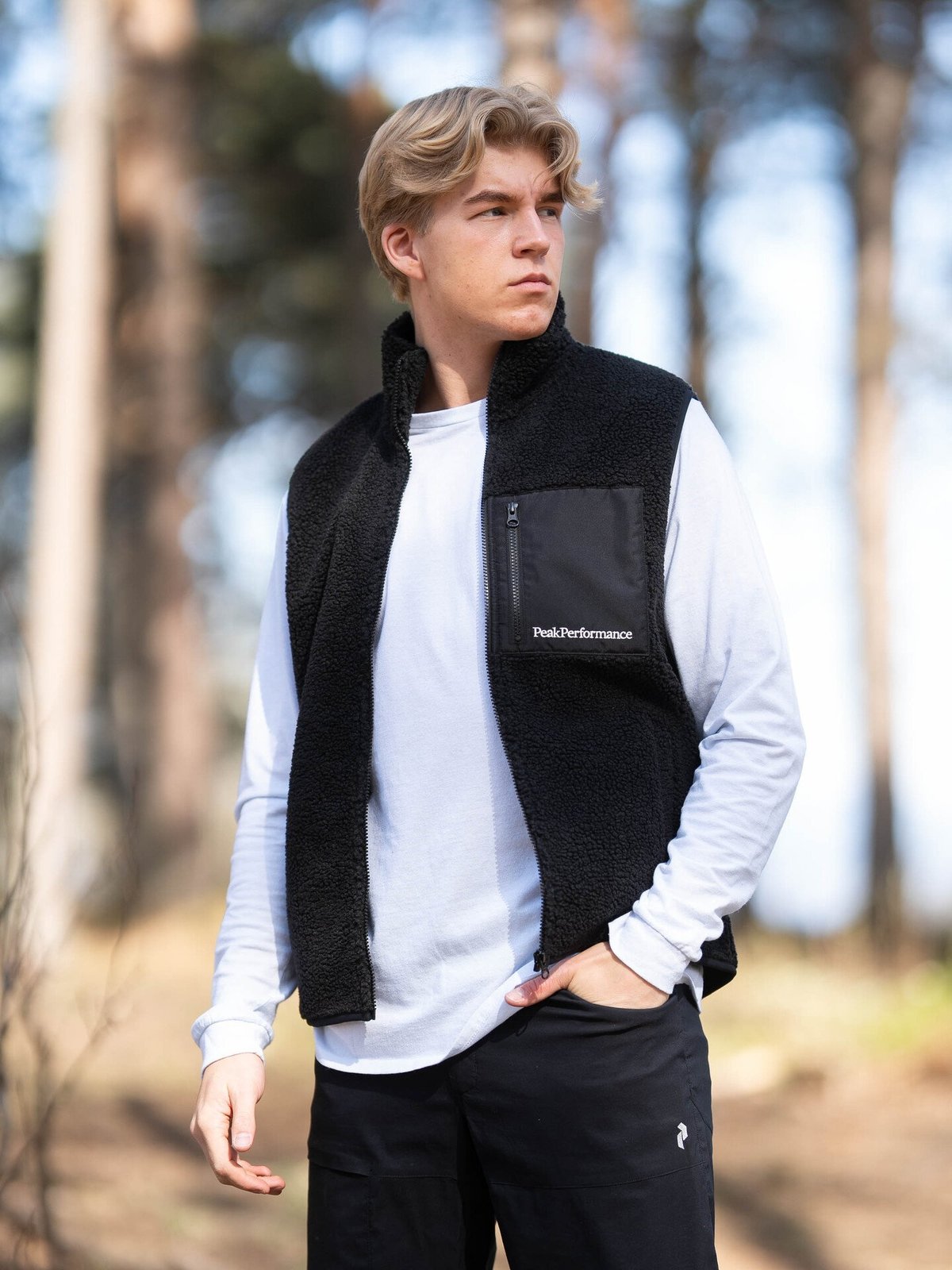 Peak Performance Ground Pile Vest Black