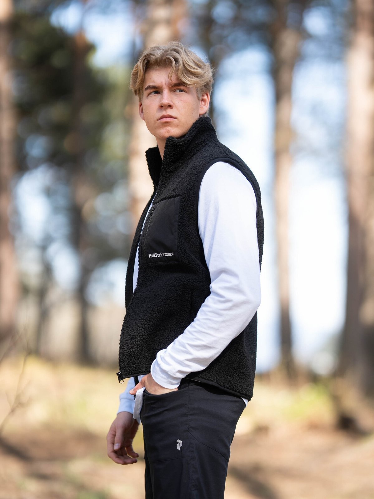 Peak Performance Ground Pile Vest Black