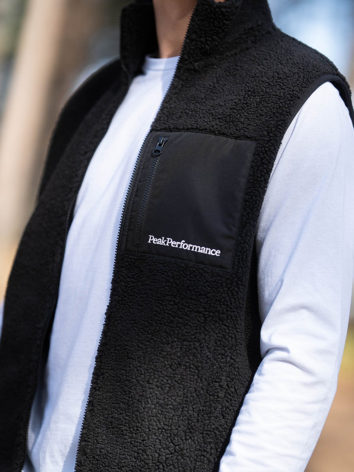 Peak Performance Ground Pile Vest Black