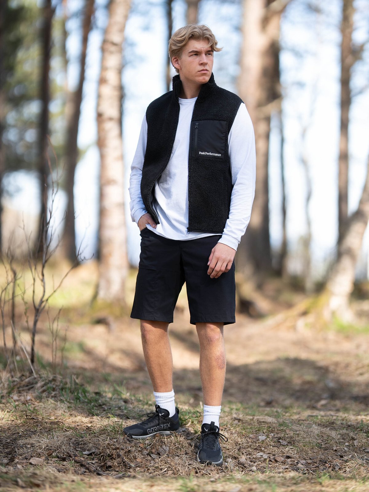 Peak Performance Ground Pile Vest Black