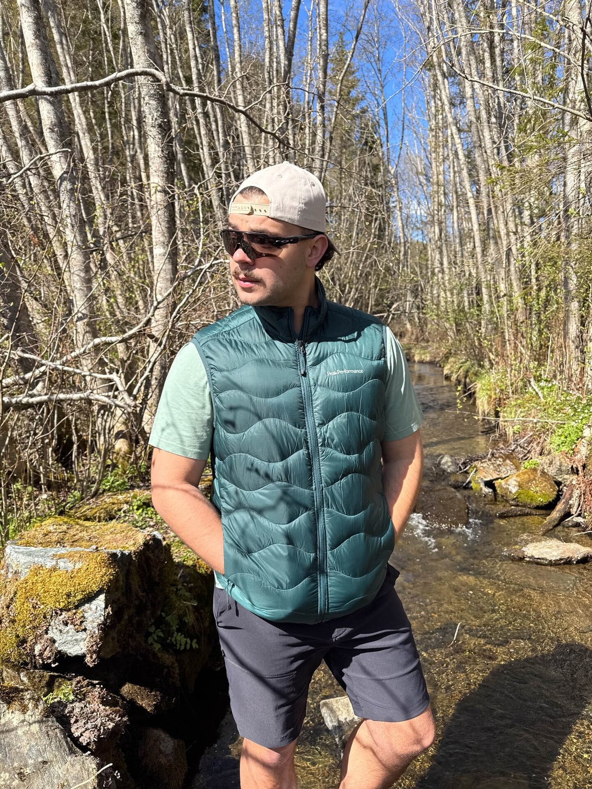 Peak Performance Helium Down Vest Men Ponderosa Pine / Green Valley