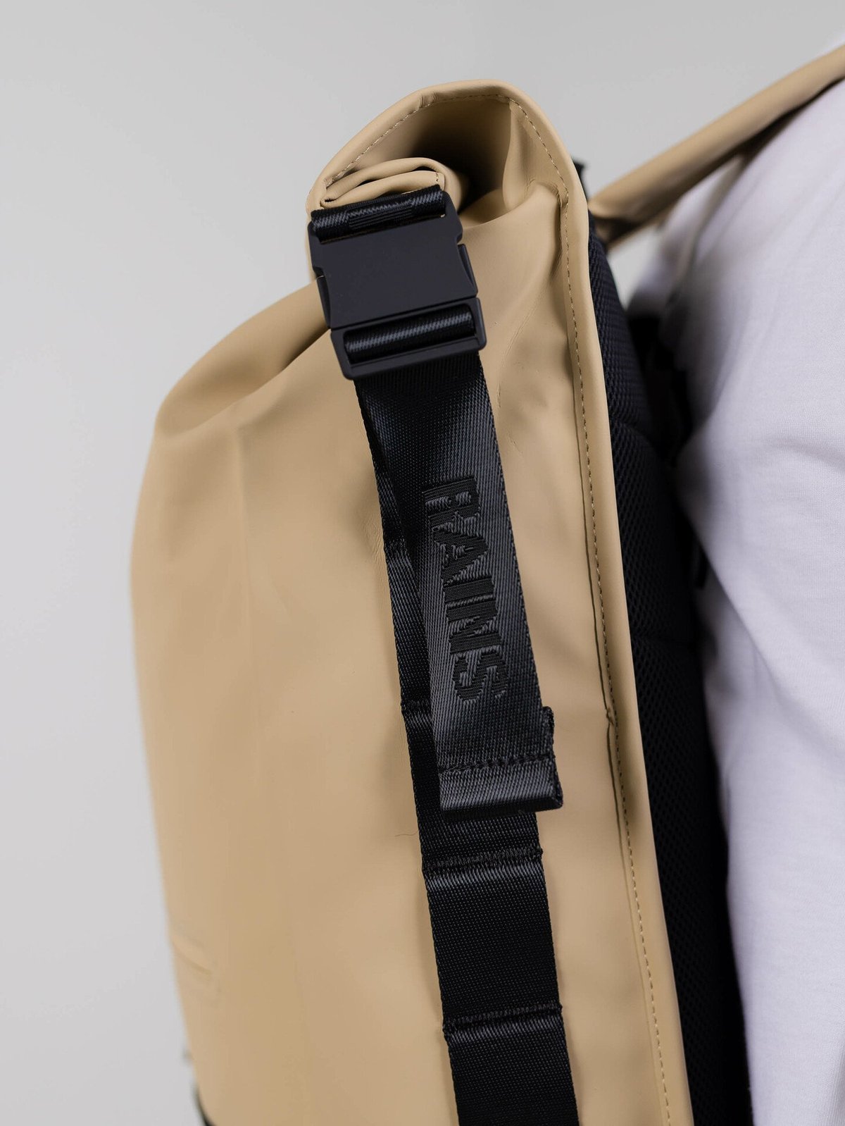 Rains Trail Rolltop Backpack Sand