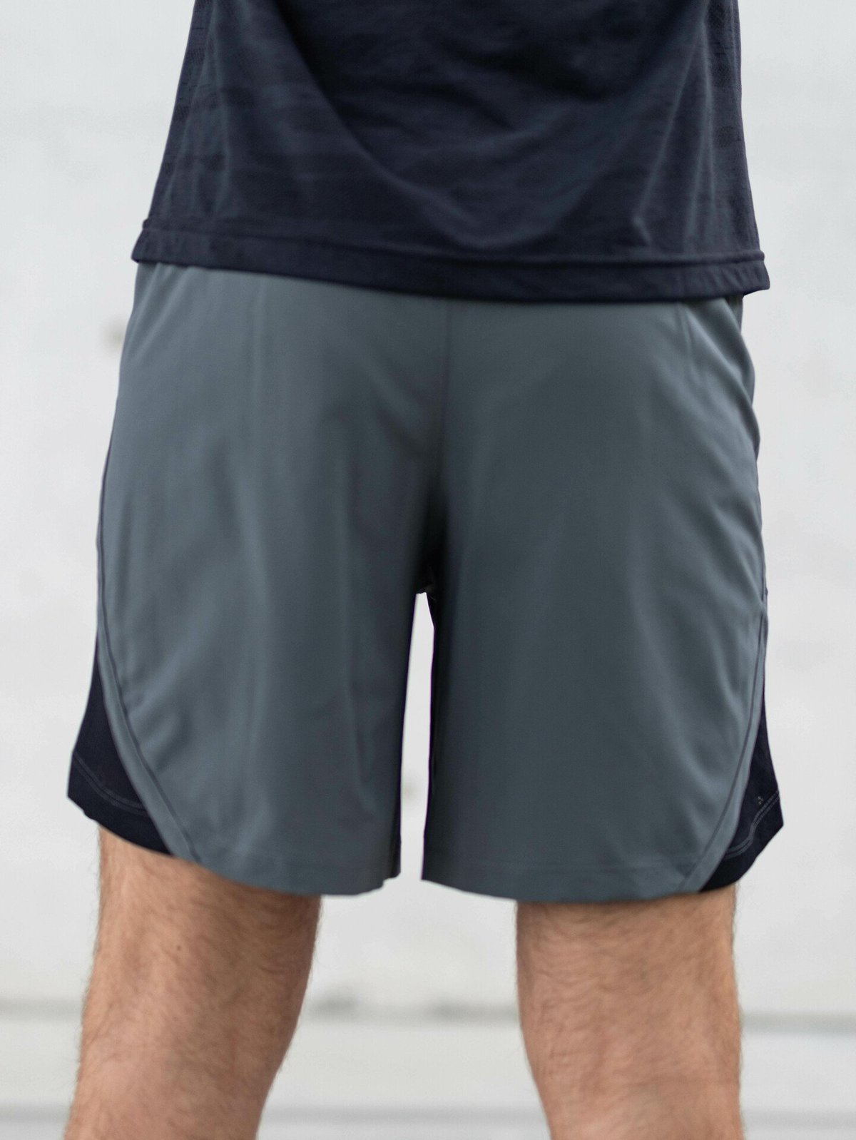 Under Armour Launch 7" Shorts Pitch Gray / Black