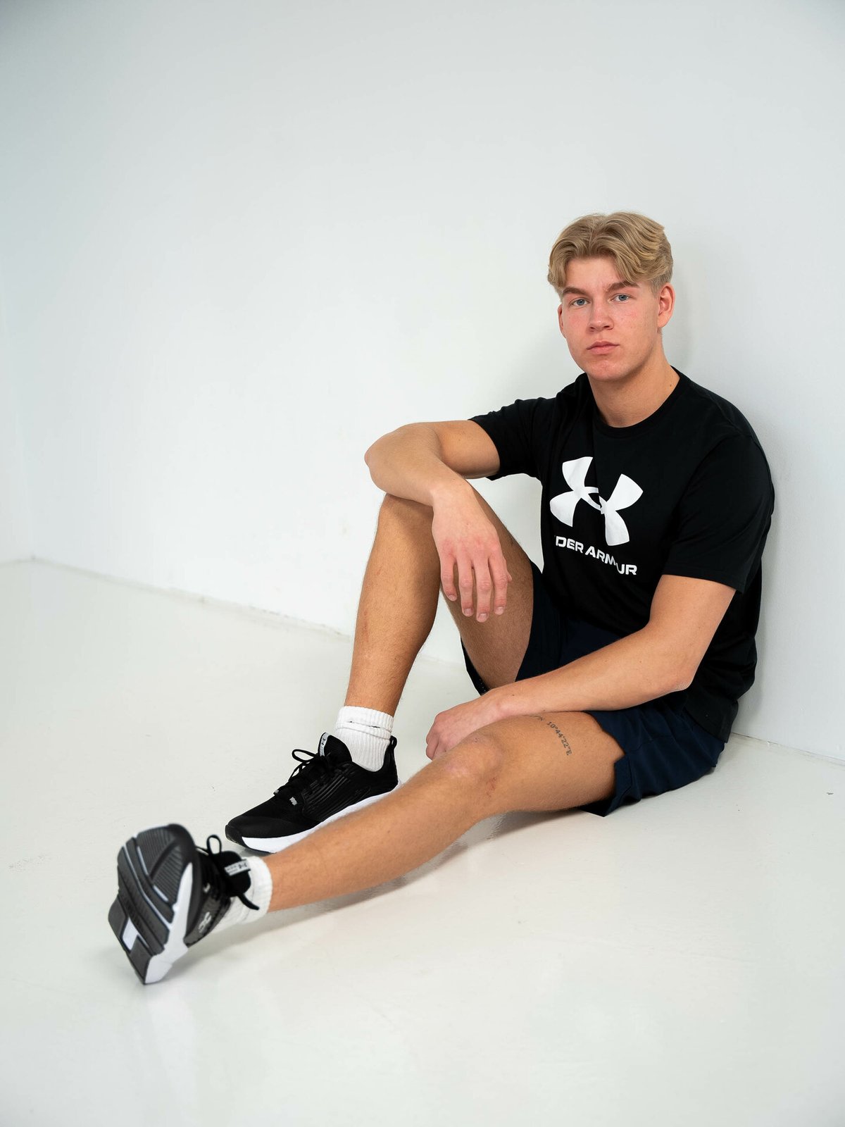 Under Armour Sportstyle Logo Short Sleeve Black / White