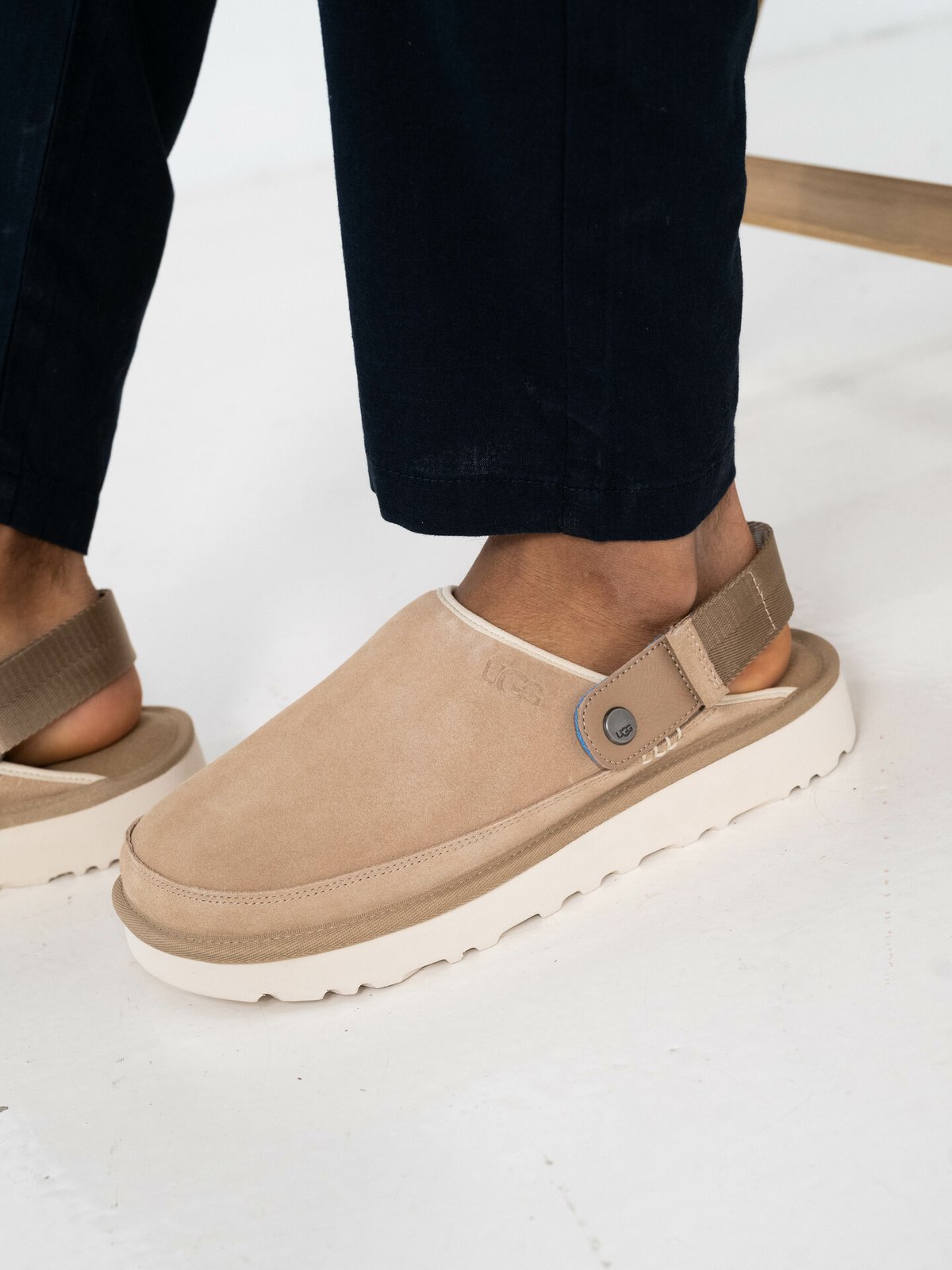 UGG Goldencoast Clog Sand / Santorini