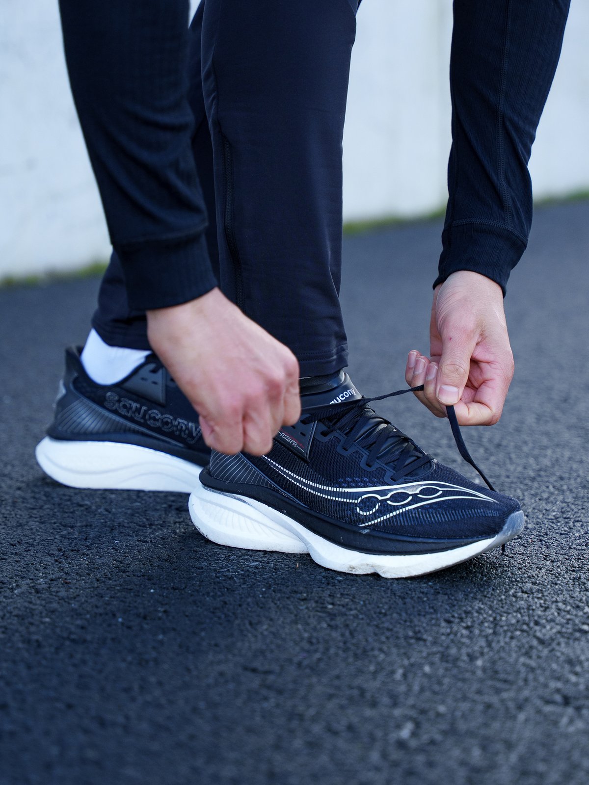 Saucony Endorphin Azura Black / White