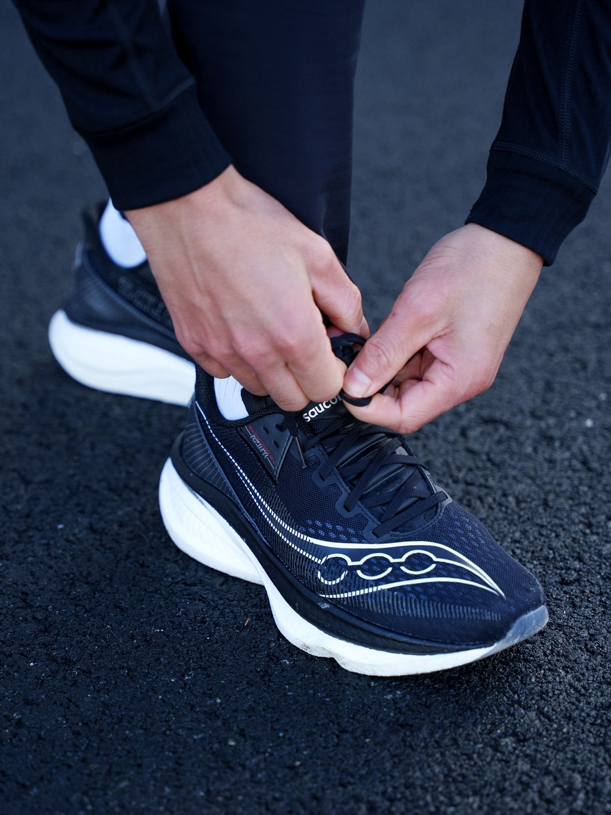 Saucony Endorphin Azura Black / White