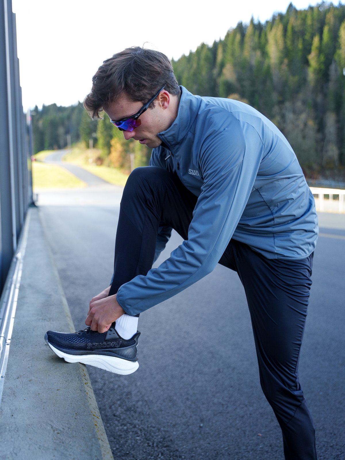 Saucony Endorphin Azura Black / White
