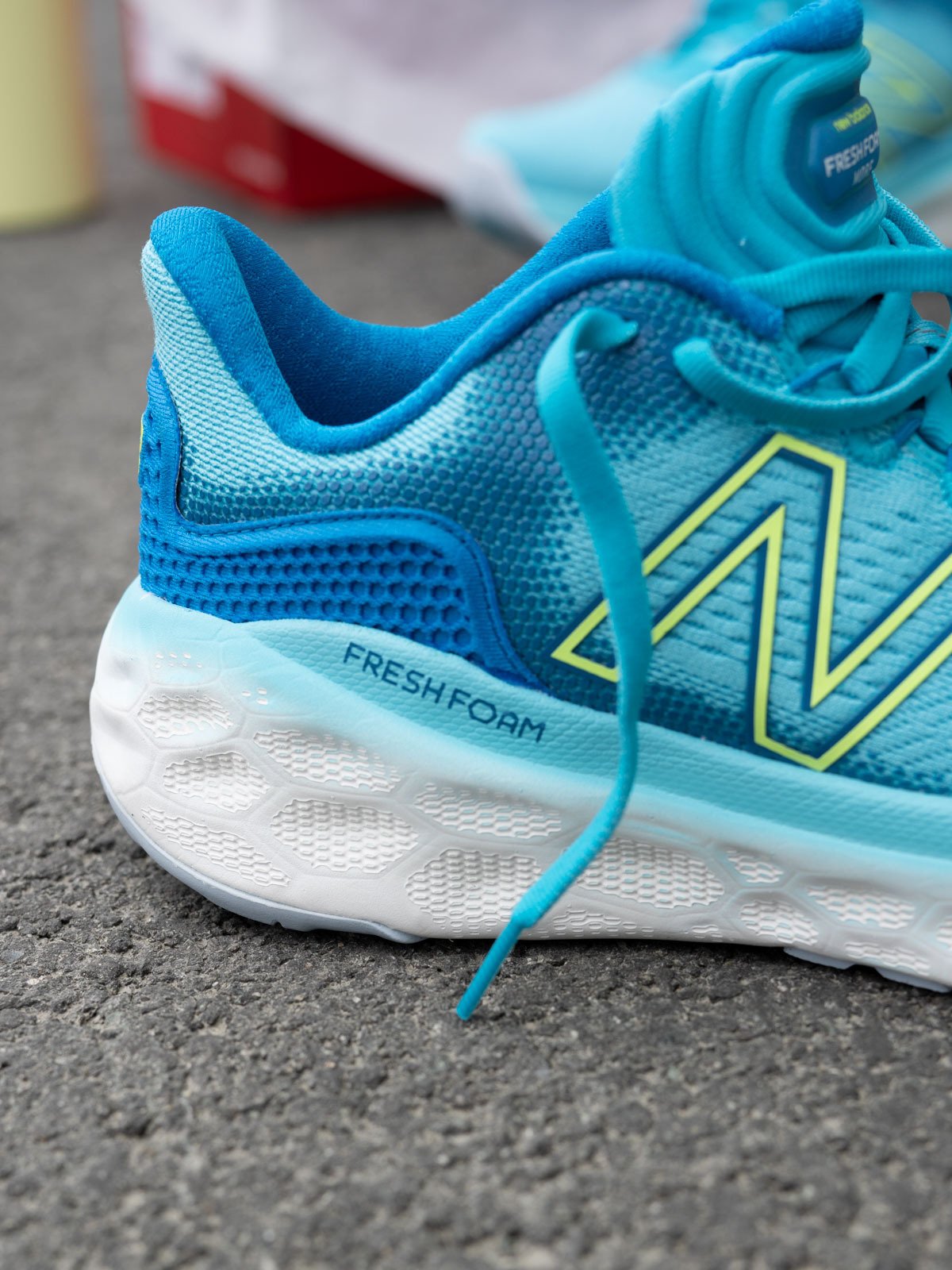 New Balance Fresh Foam More Virtual sky with bleached lime glow