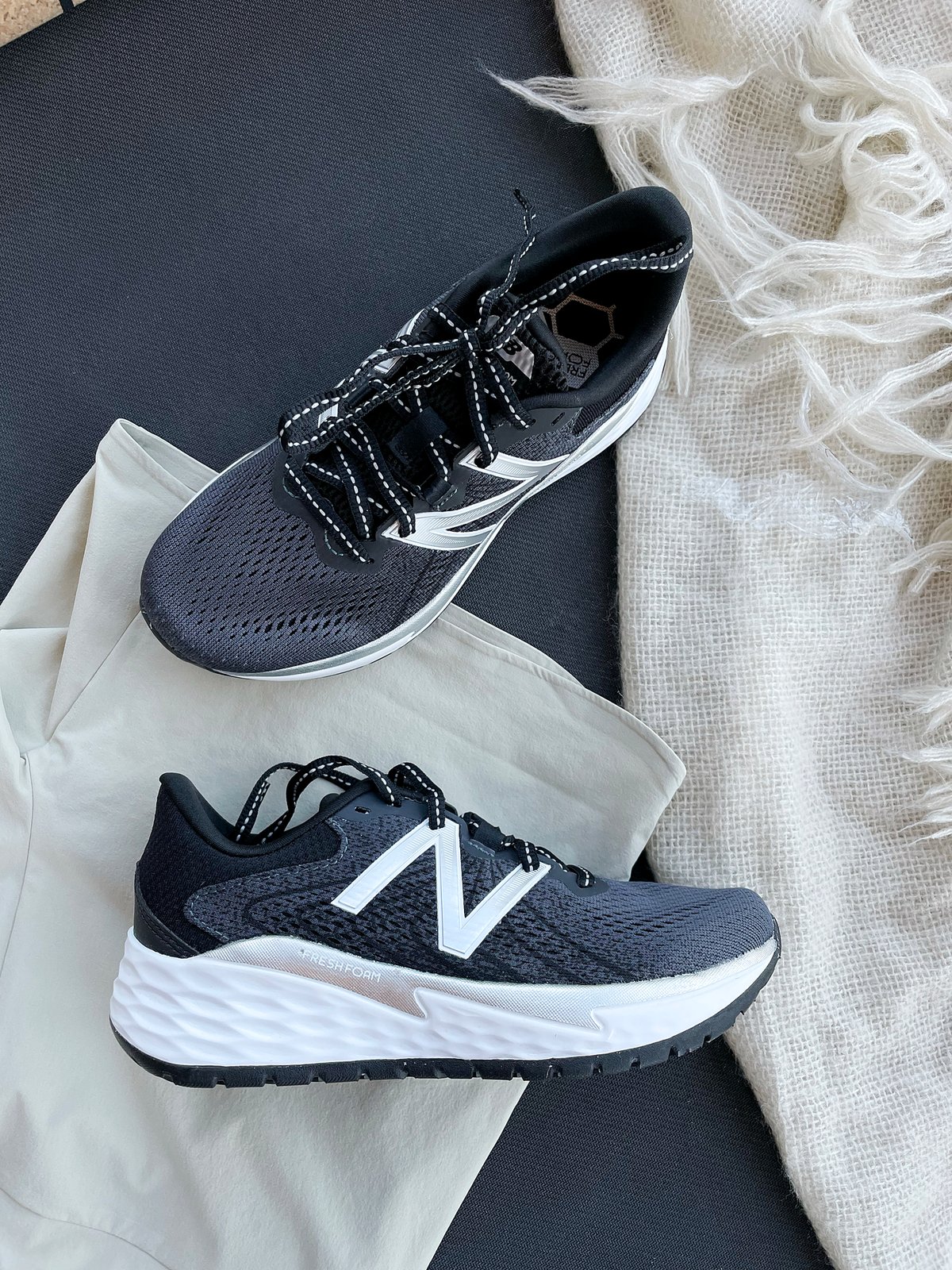 New Balance Fresh Foam Evare Black / Silver metallic
