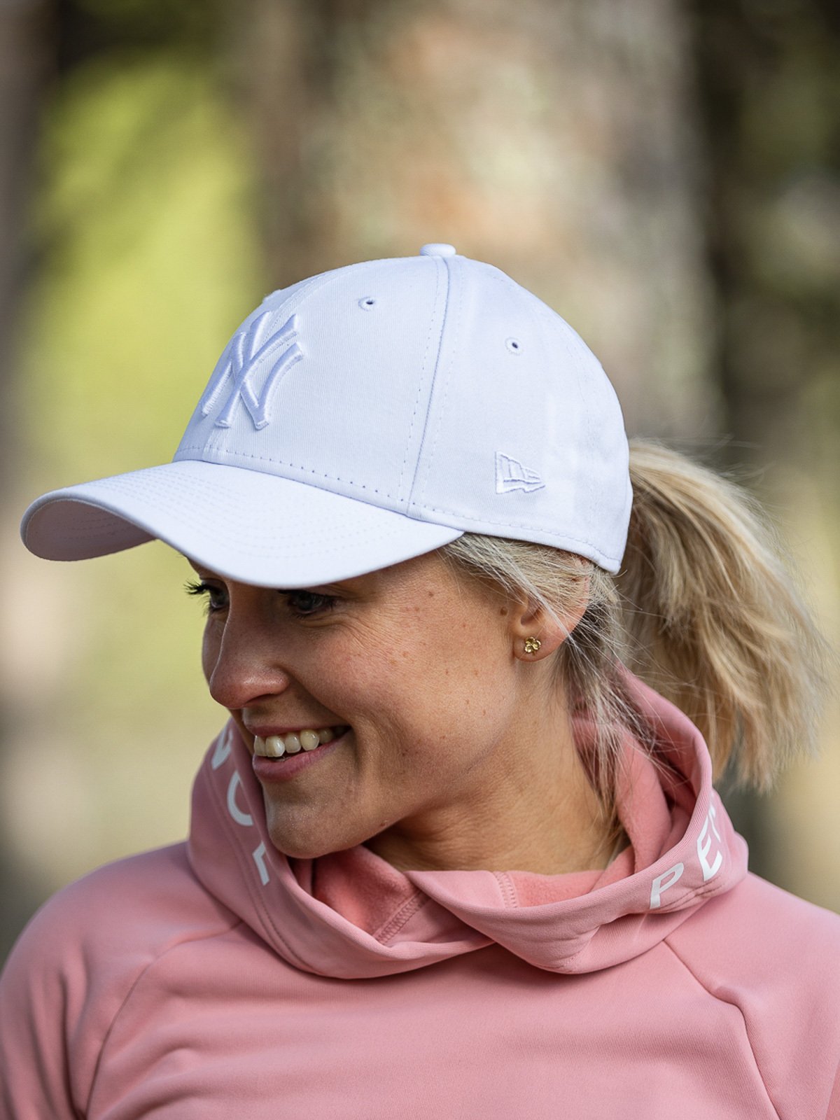 New Era 9FORTY Womens League Essential Hvit