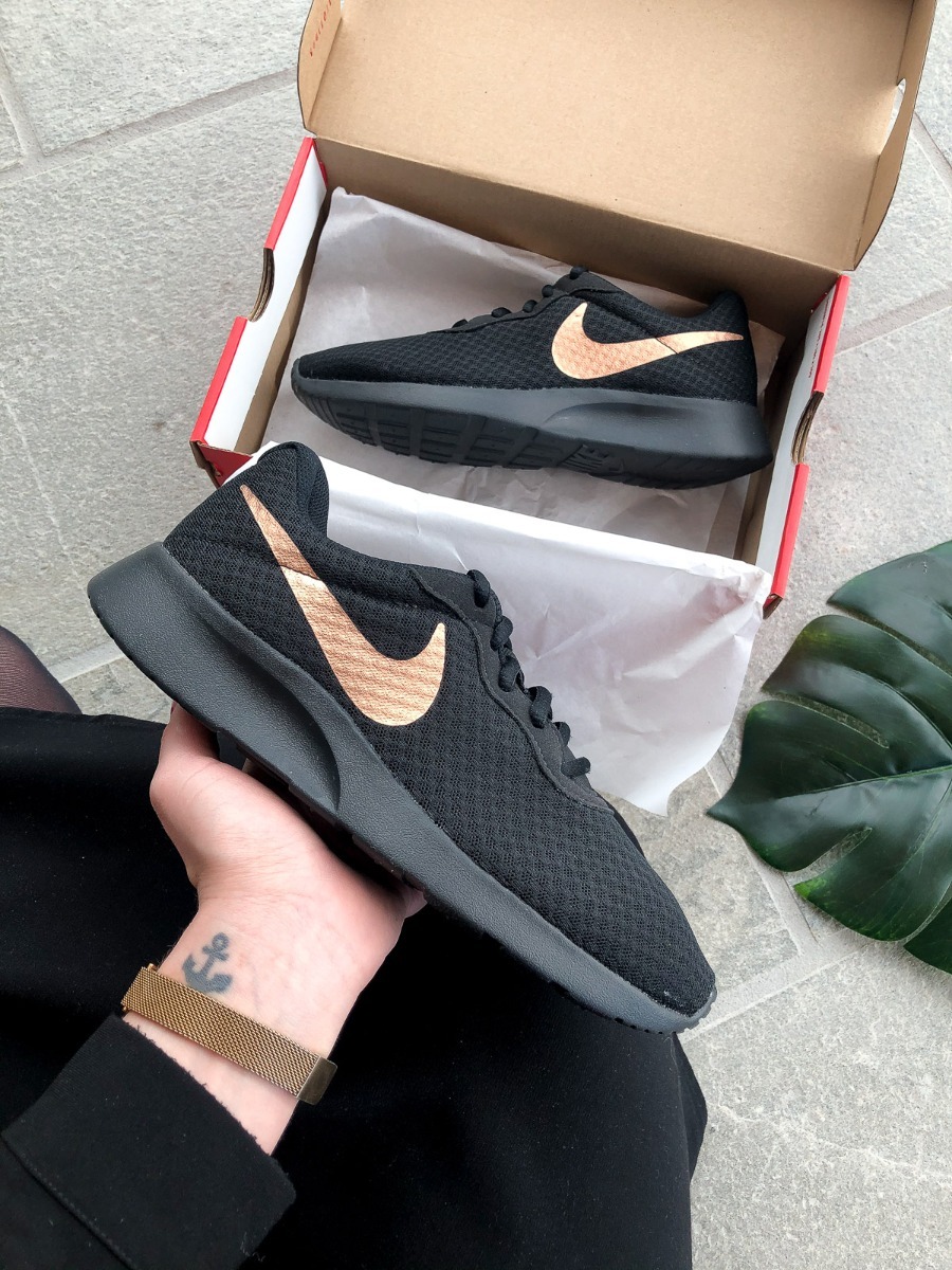 Nike Tanjun Black/ Mtlc red bronze