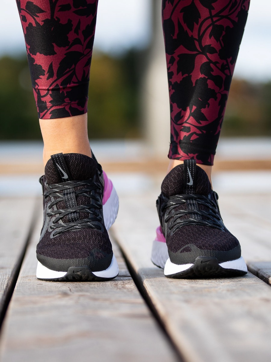 Nike Legend React Black/ Cool Grey-Psychic Pink