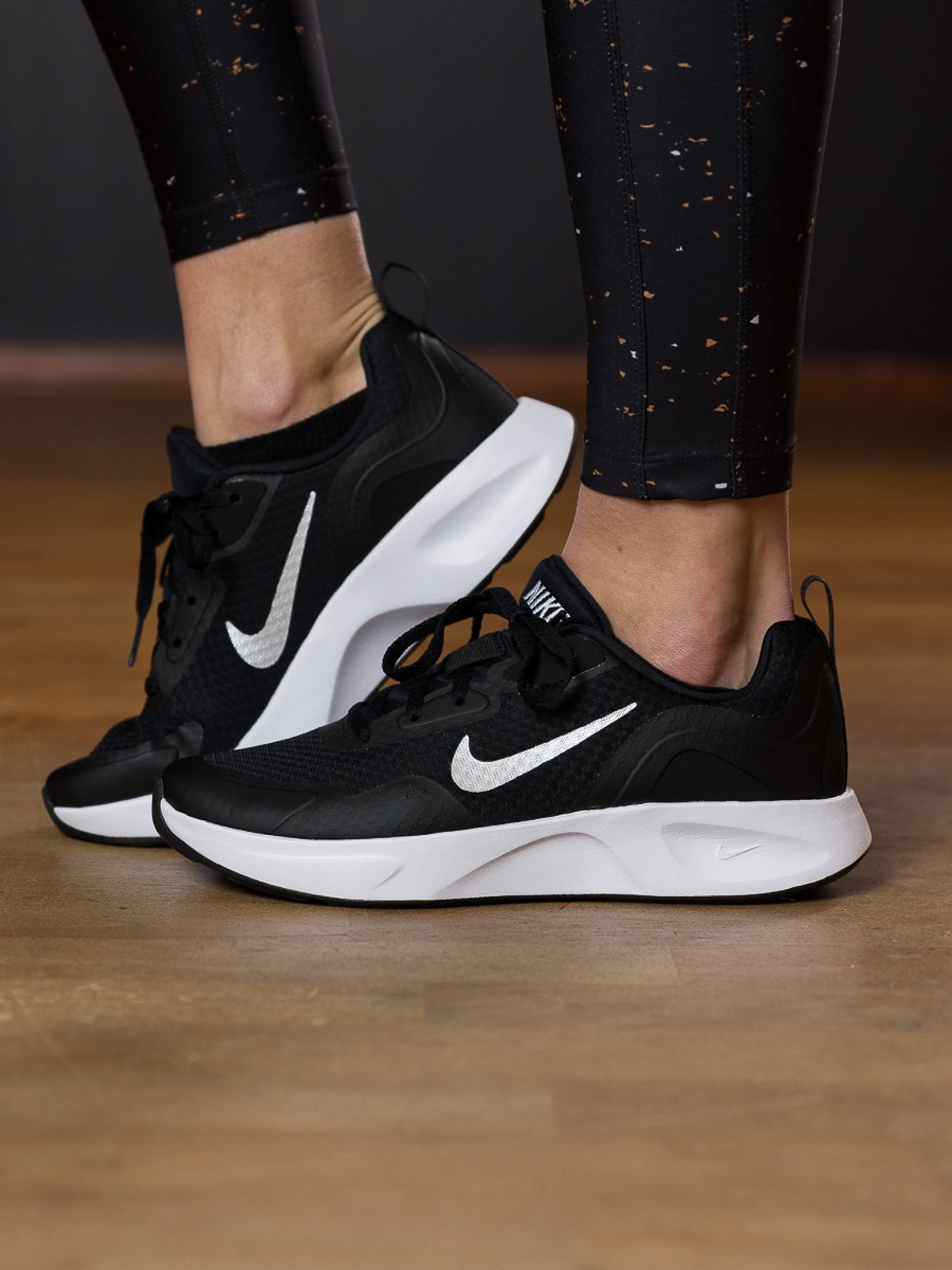 Nike Wearallday Black/White