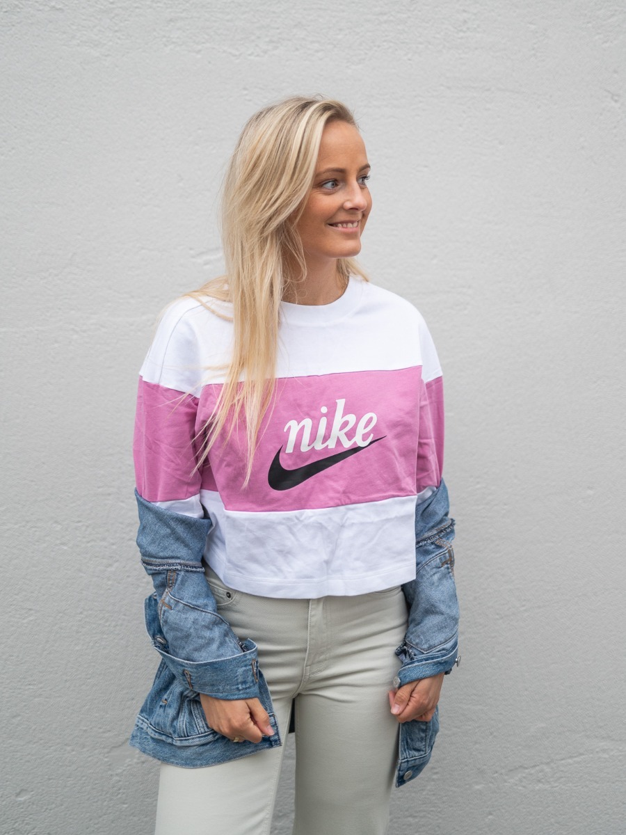 Nike Sportswear Varsity Top SS Magic Flamingo/ White/ Sail