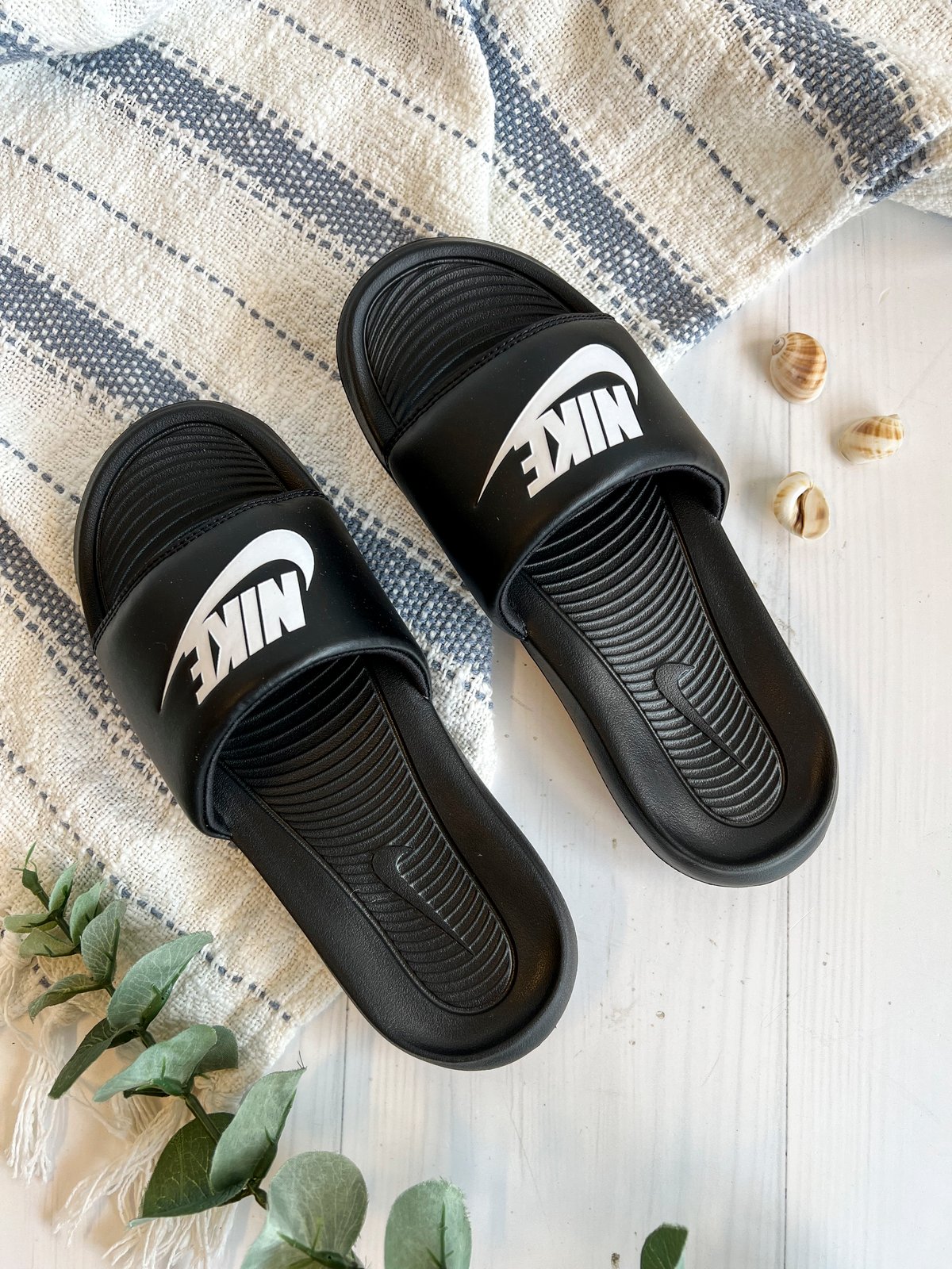 Nike Victori One Black / White