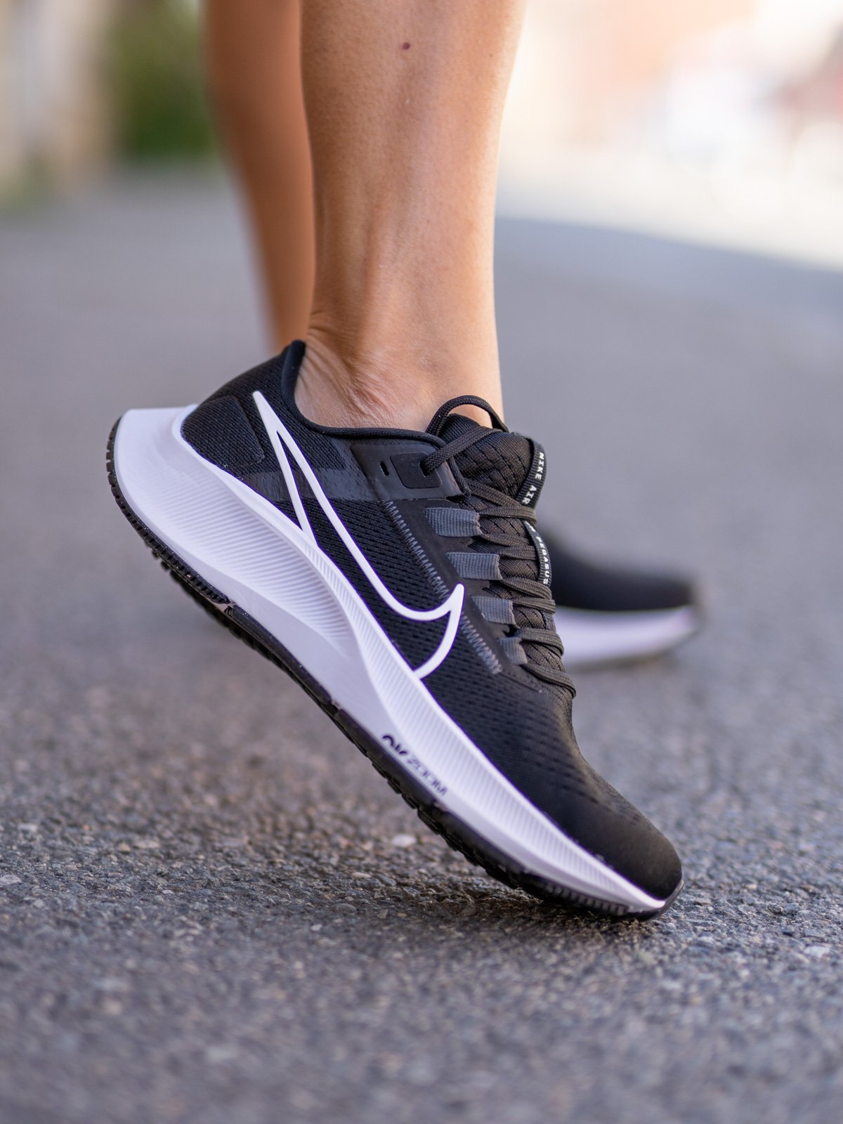 Nike Air Zoom Pegasus 38 Black/ White-Anthracite-Volt
