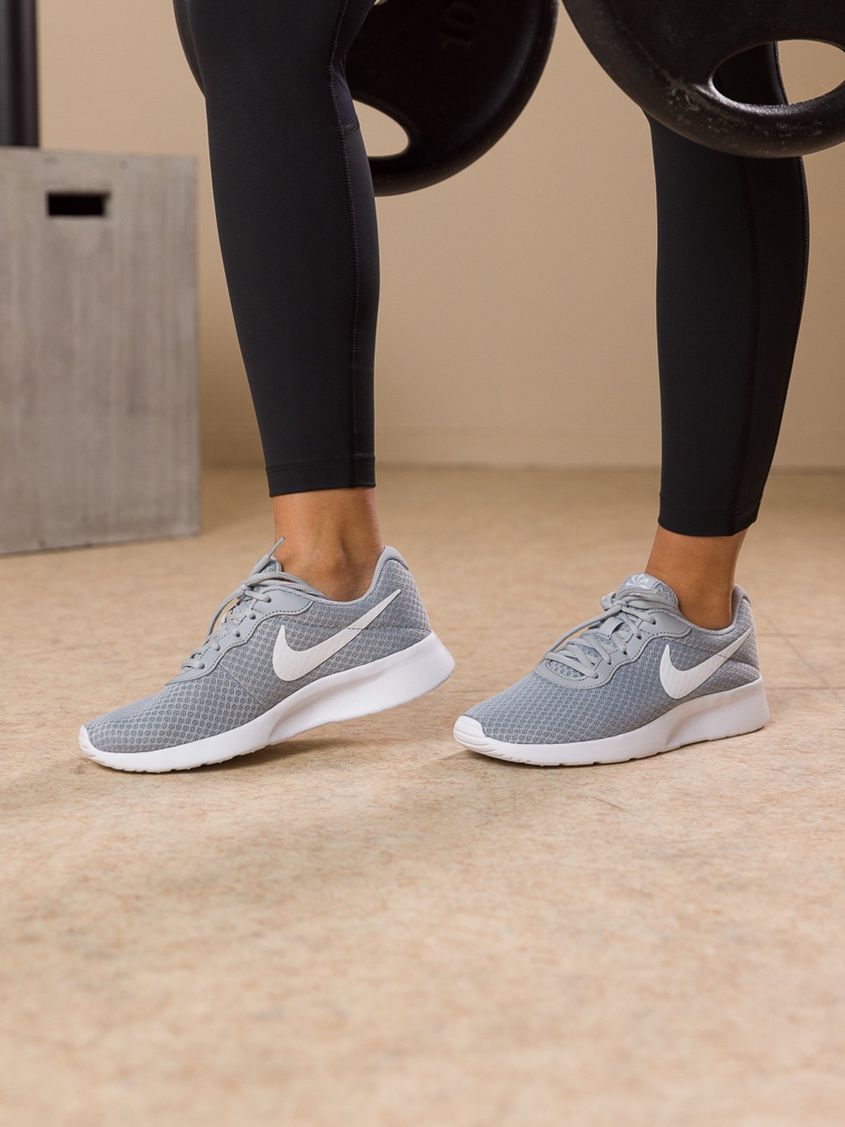 Nike Tanjun Wolf Grey/Barely Volt/Svart/Hvit