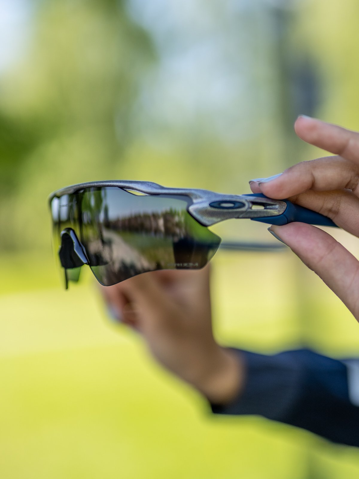 Oakley Radar Ev Path Holographic / Brilleglassfarge: Prizm Grey / Lysgjennomslipp: 17%