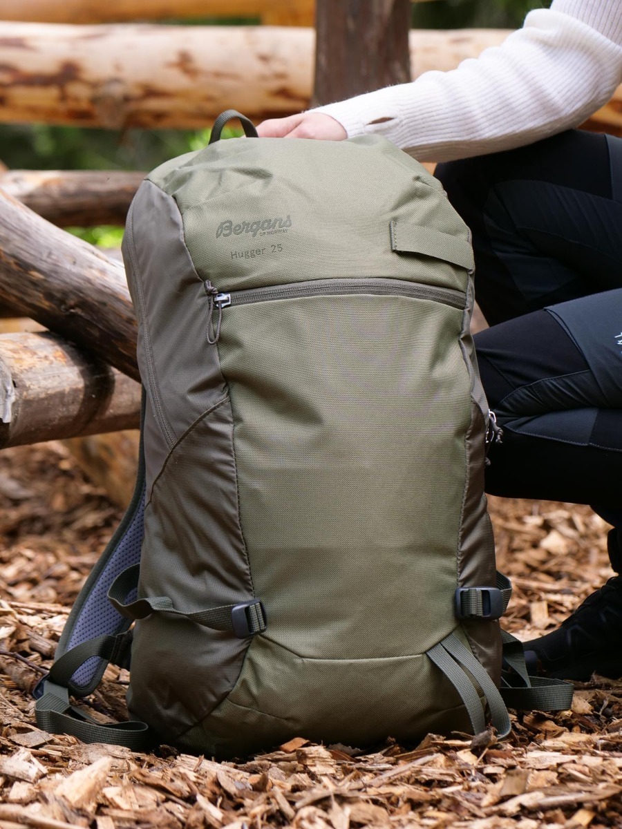 Bergans Hugger 25L Dark Green Mud / Green Mud
