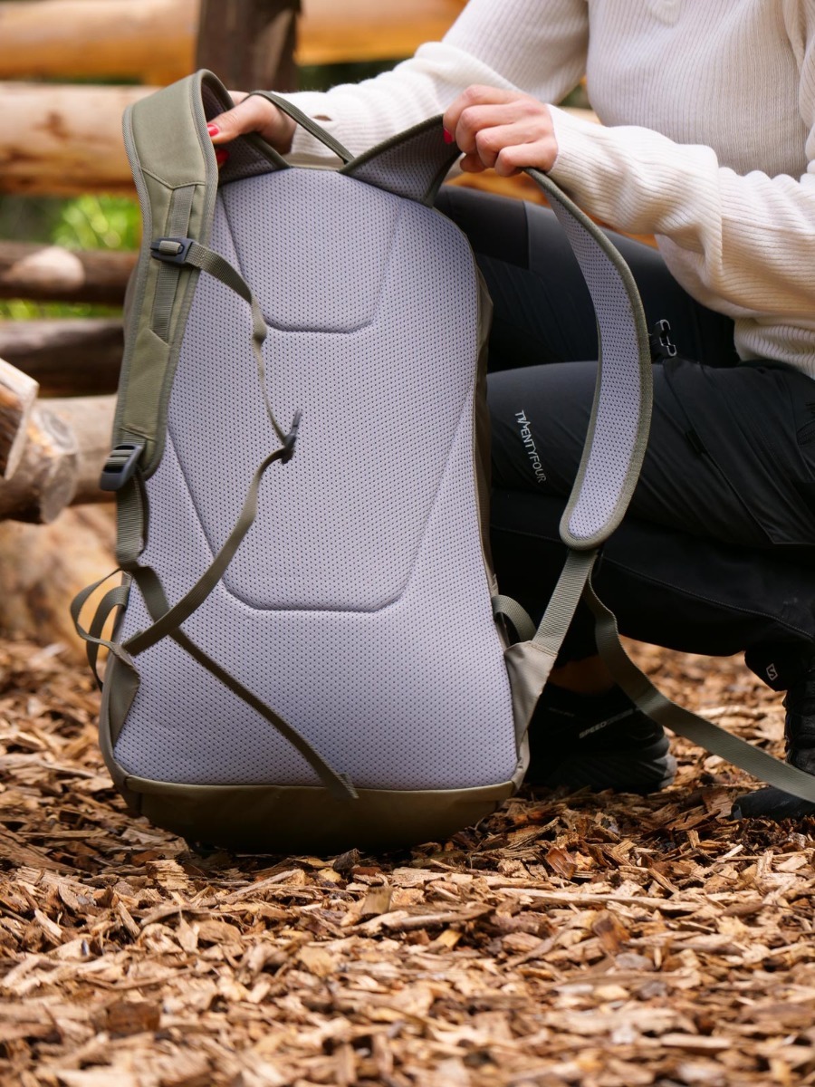 Bergans Hugger 25L Dark Green Mud / Green Mud