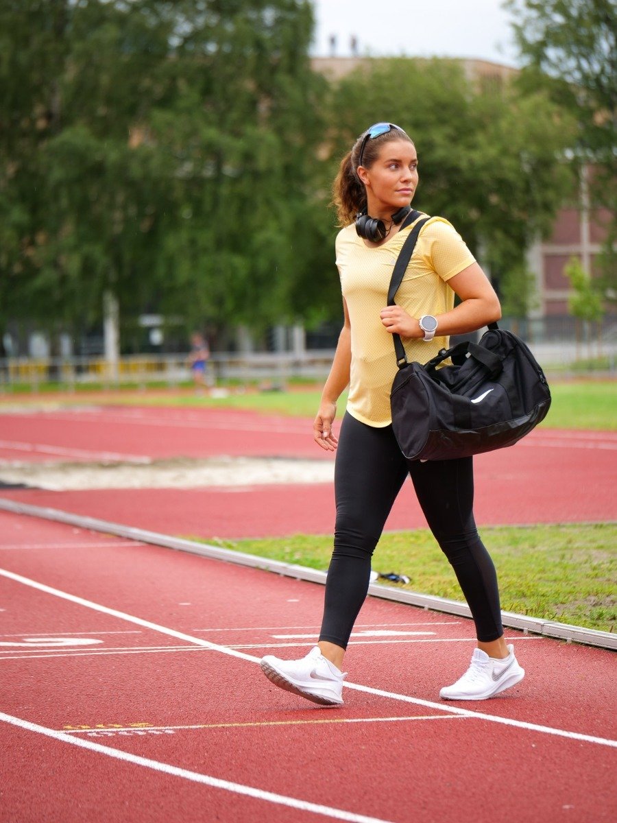 Nike Breathe Tee Golden Topaz