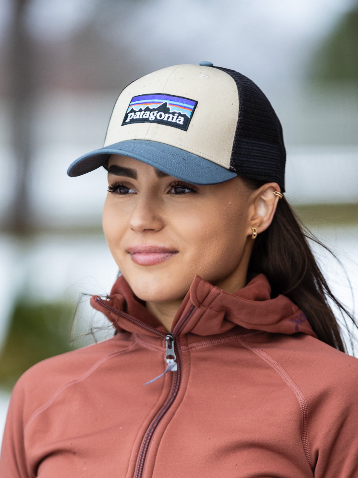 Patagonia P-6 Logo LoPro Trucker Hat El Cap Khaki W/Plume Grey