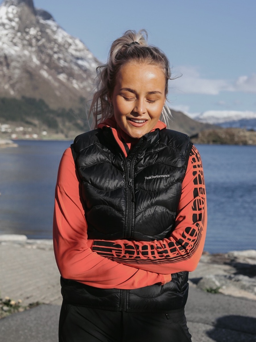 Peak Performance Helium Vest Black