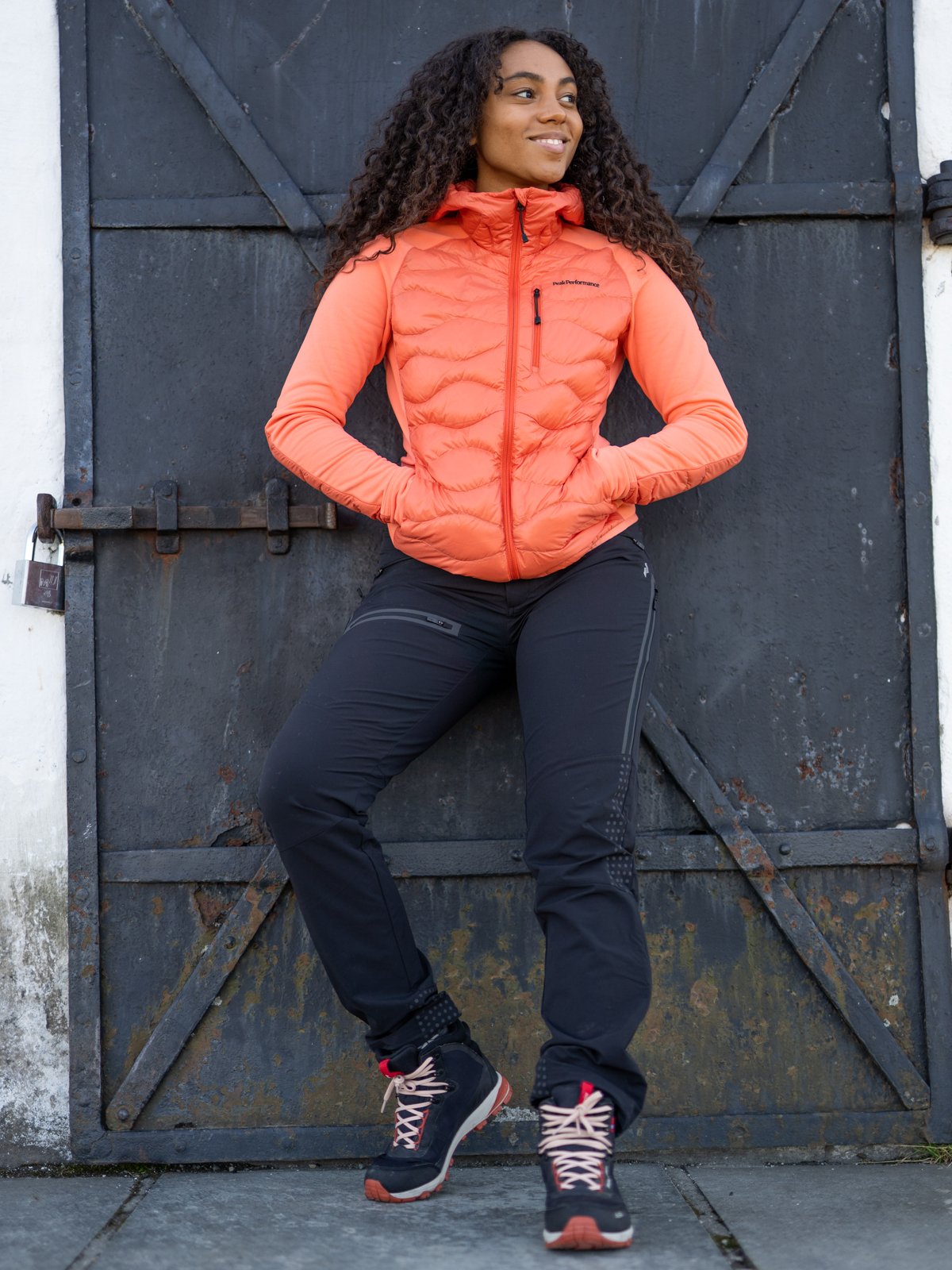 Peak Performance Helium Hybrid Hood Jacket Zeal Orange